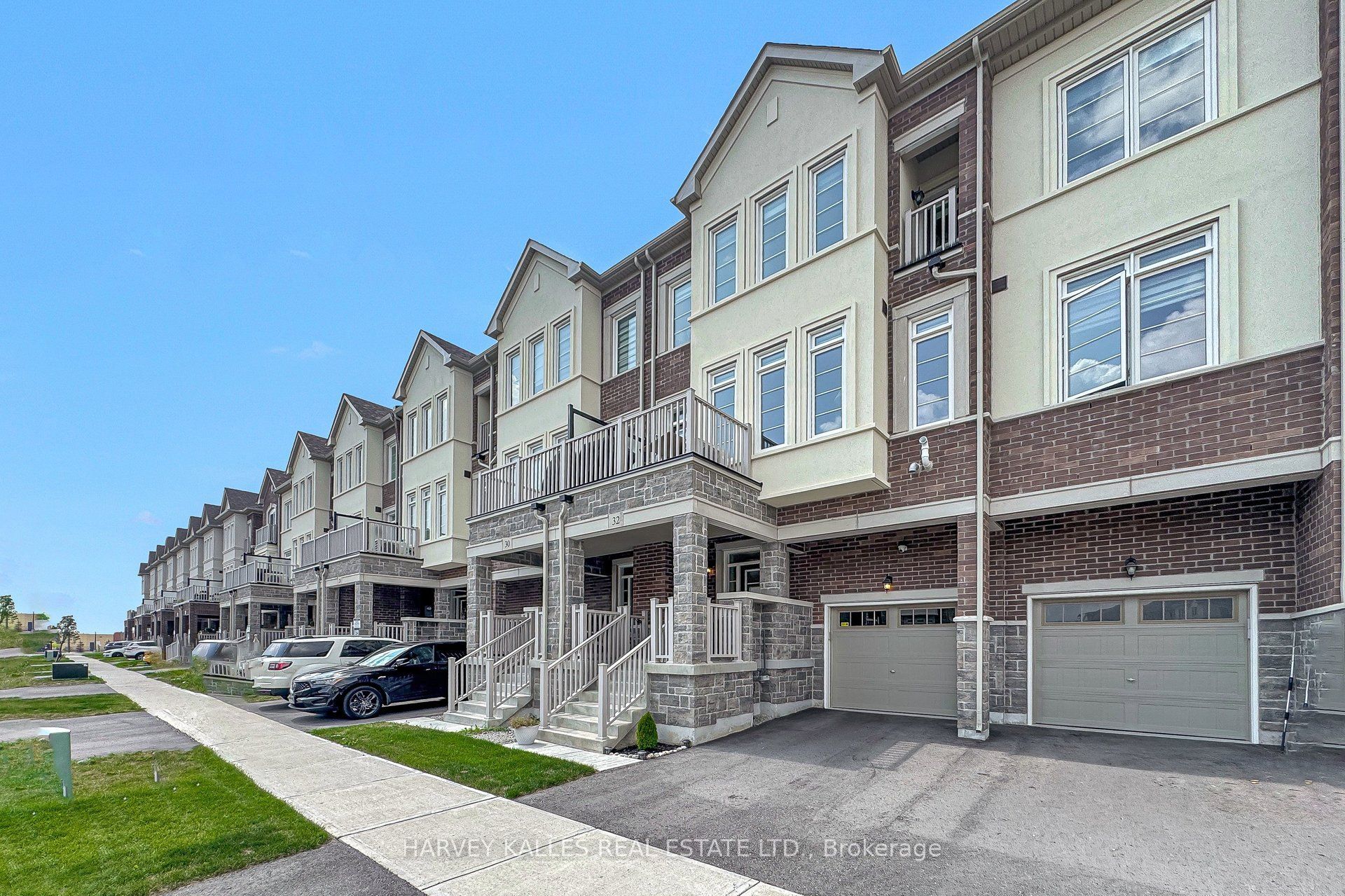 32 Mel Irving Drive, Bradford West Gwillimbury, ON L3Z 4P1