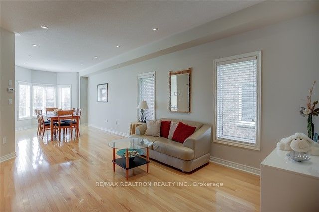 15 Dragonfly Avenue, Richmond Hill, ON L4S 2V2 photo 4