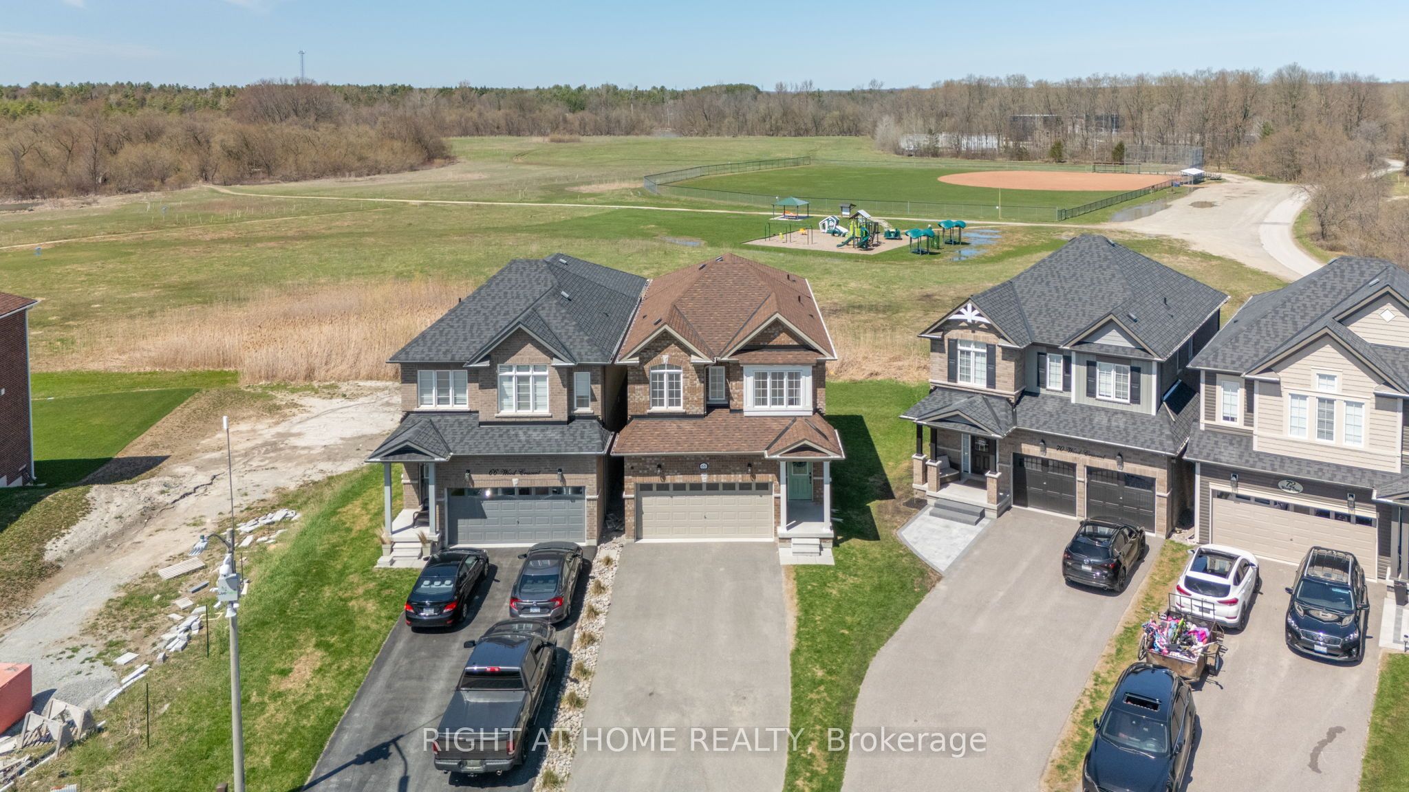 68 Wood Crescent, Essa, ON L3W 0M5 photo 4