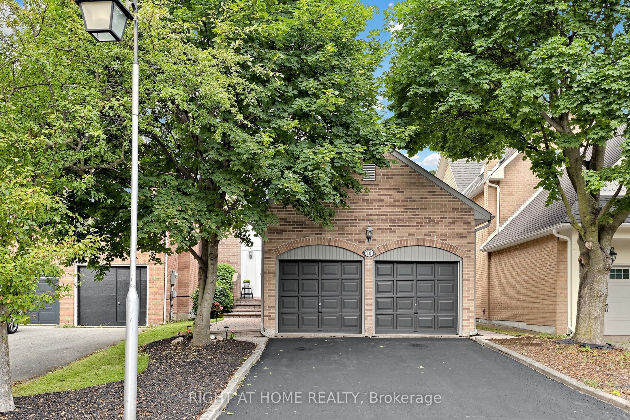 16 Rosemead Close, Markham, ON L3R 3Z3