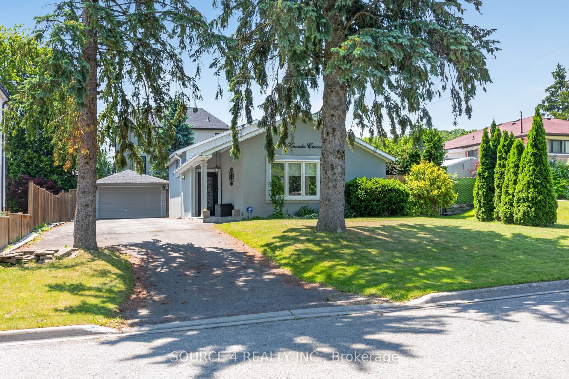 51 Knowles Crescent, Aurora, ON L4G 1Z6