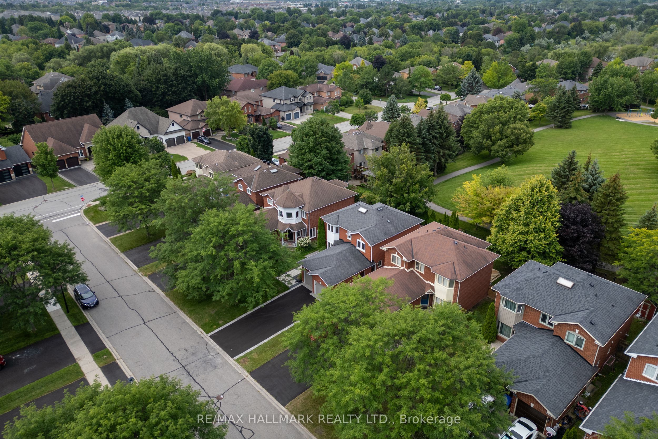 872 Hilton Boulevard, Newmarket, ON L3X 2H8 photo 2