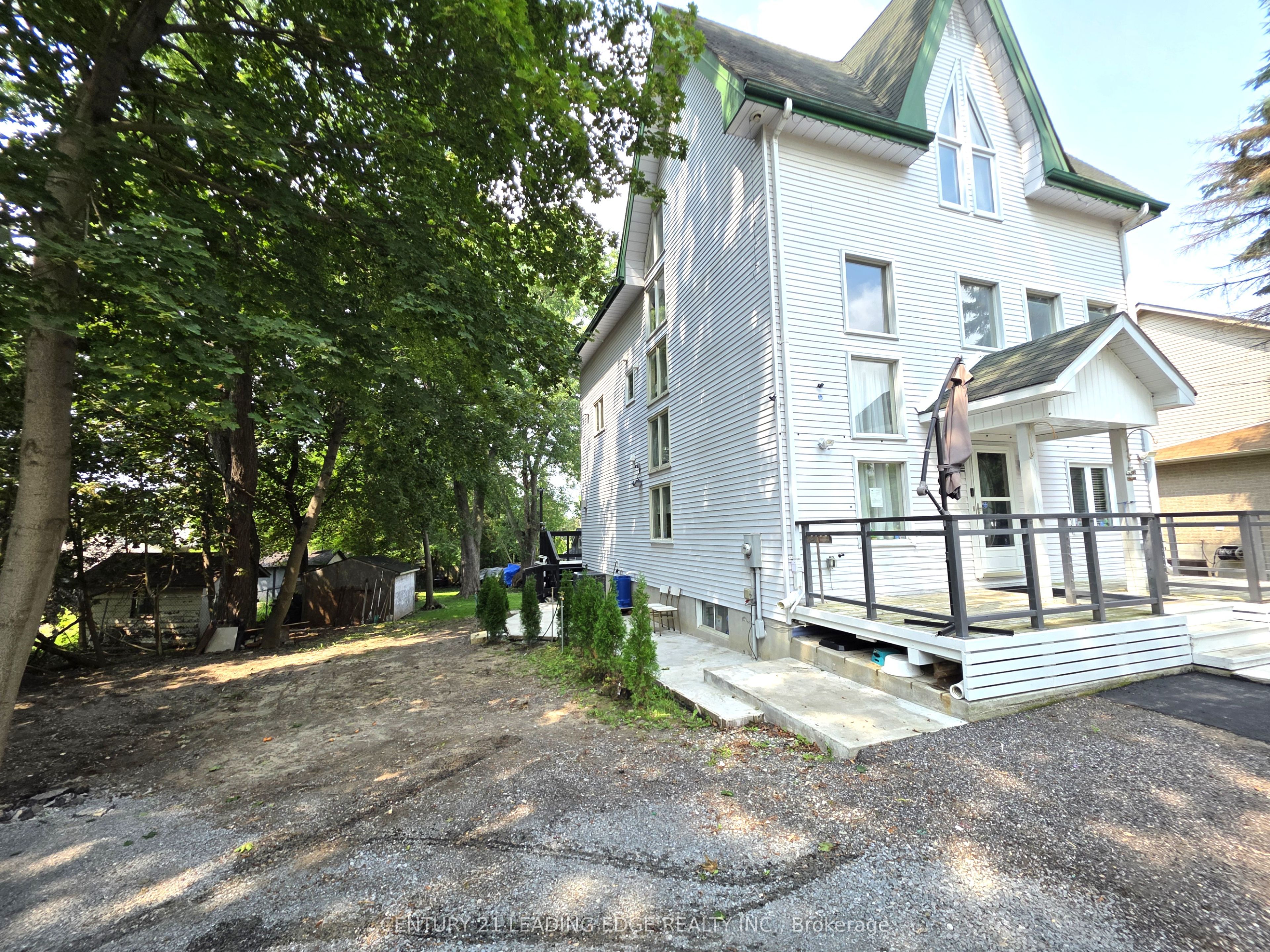 260 Metro Road N B, Georgina, ON L4P 3C8