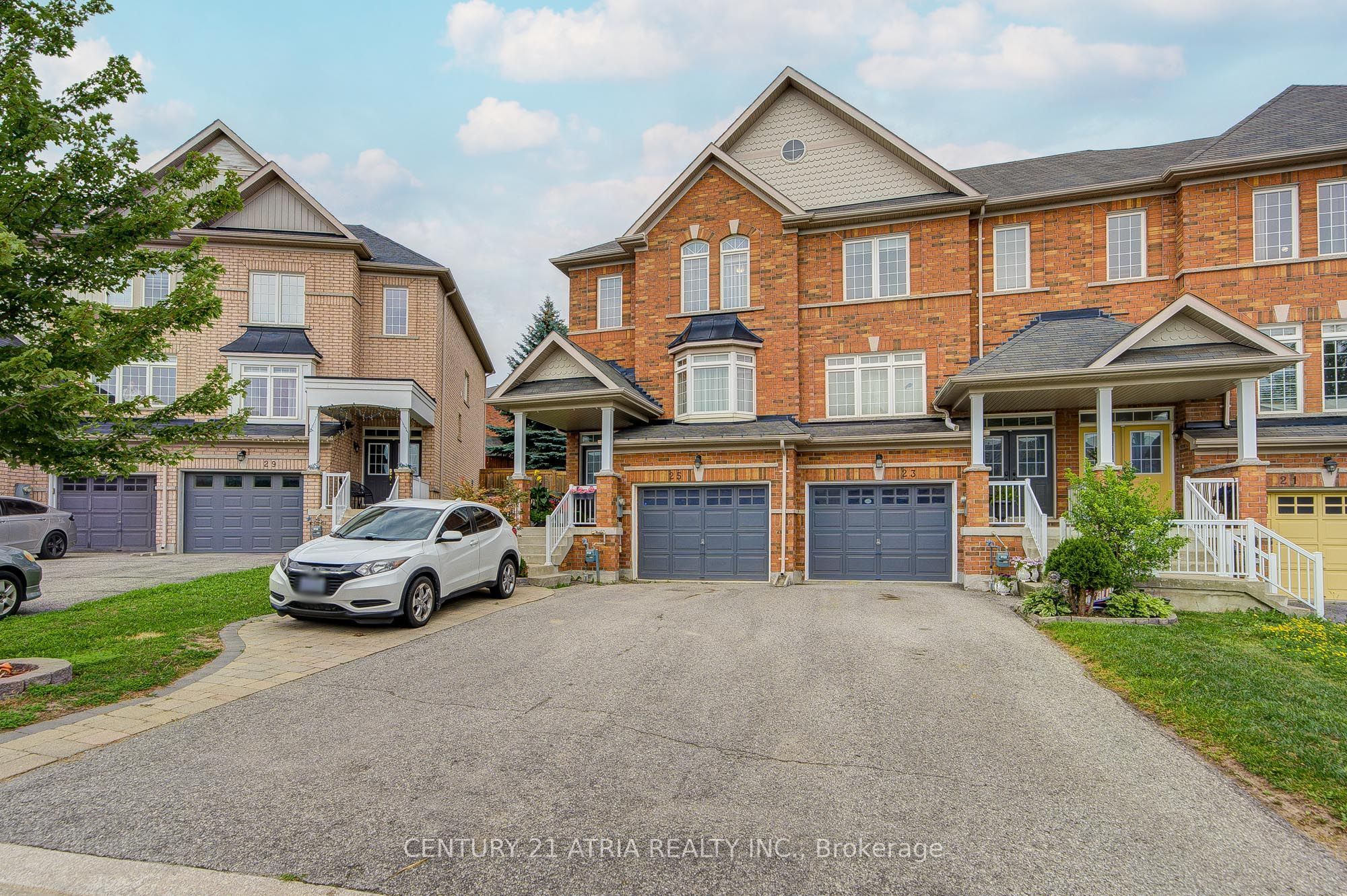 25 Matthewson Avenue, Bradford West Gwillimbury, ON L3Z 0P3 photo 2