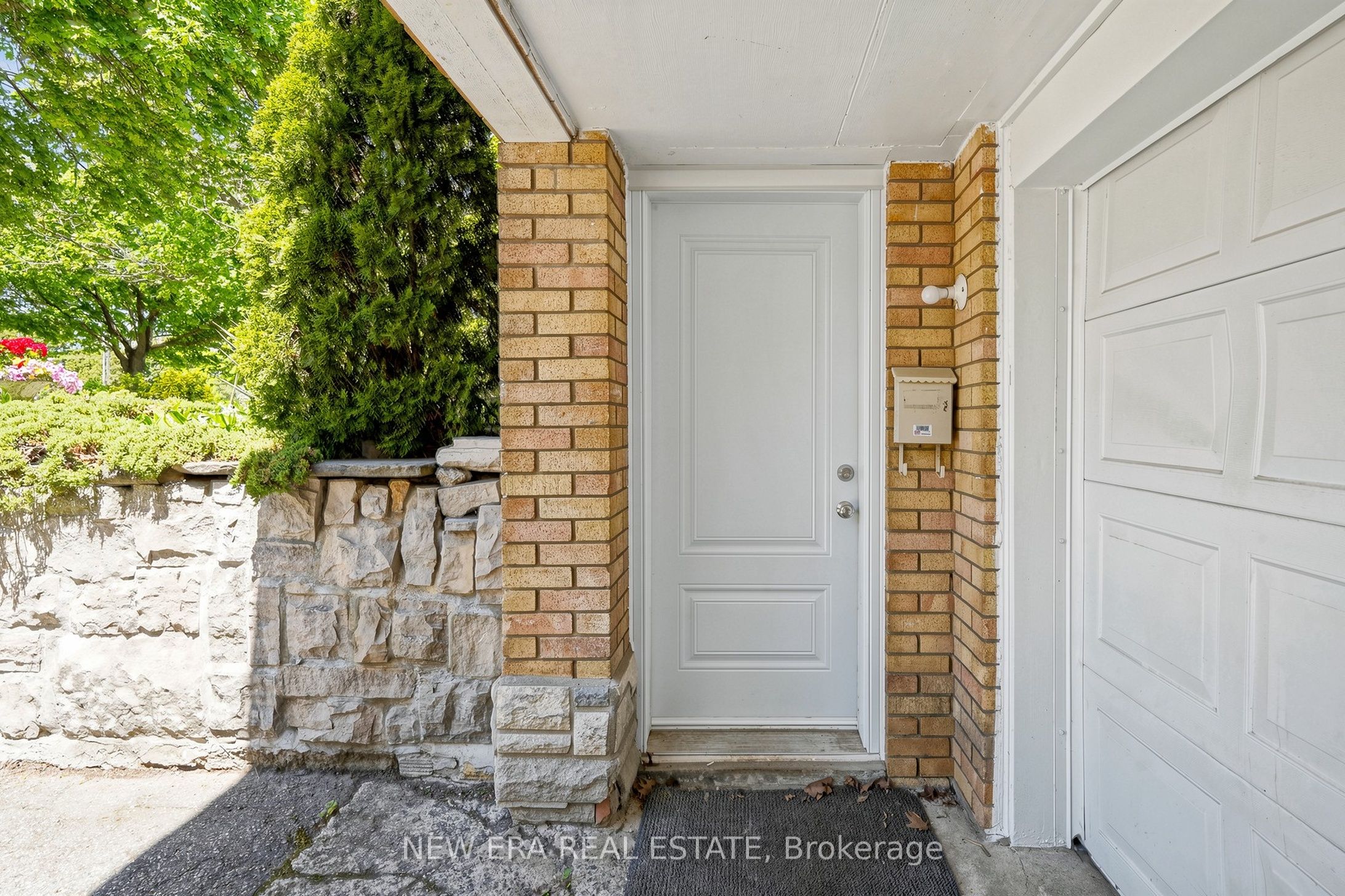 197 Lucas Street, Richmond Hill, ON L4C 4P8 photo 3