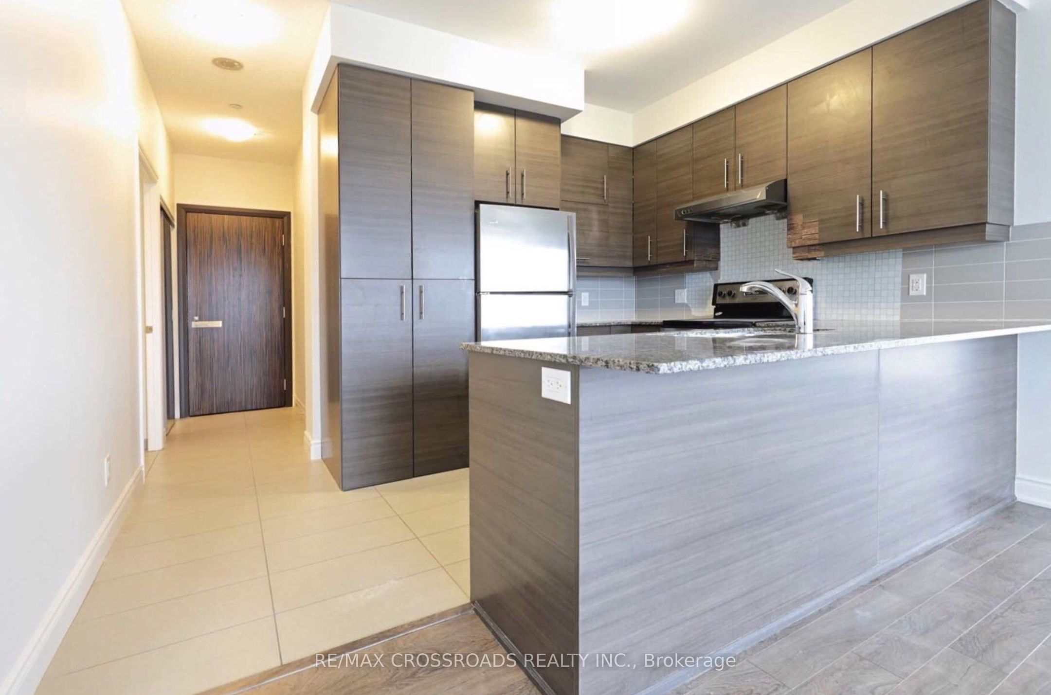 325 South Park Road 906, Markham, ON L3T 0B8 photo 3
