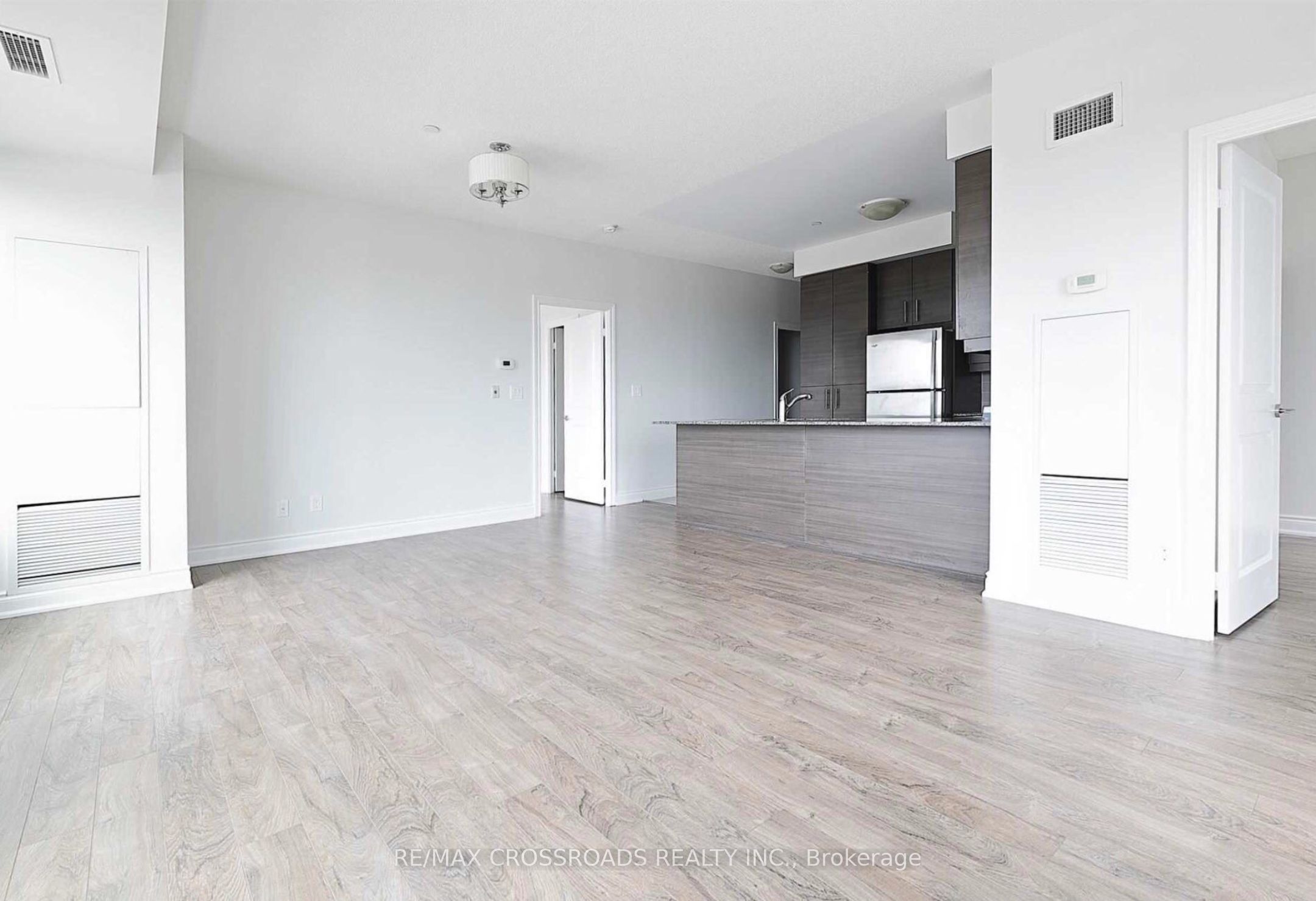 325 South Park Road 906, Markham, ON L3T 0B8 photo 4