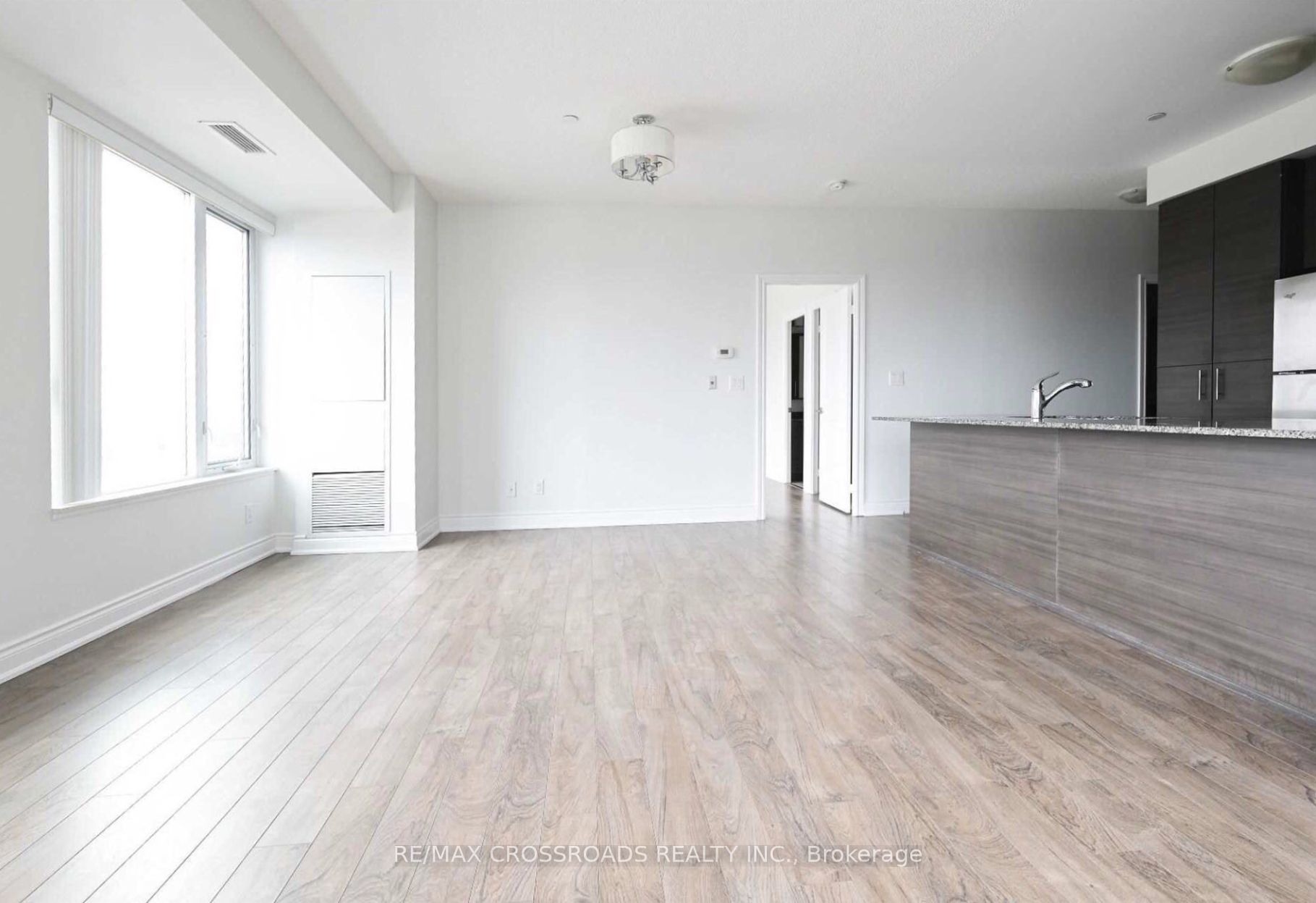 325 South Park Road 906, Markham, ON L3T 0B8 photo 5