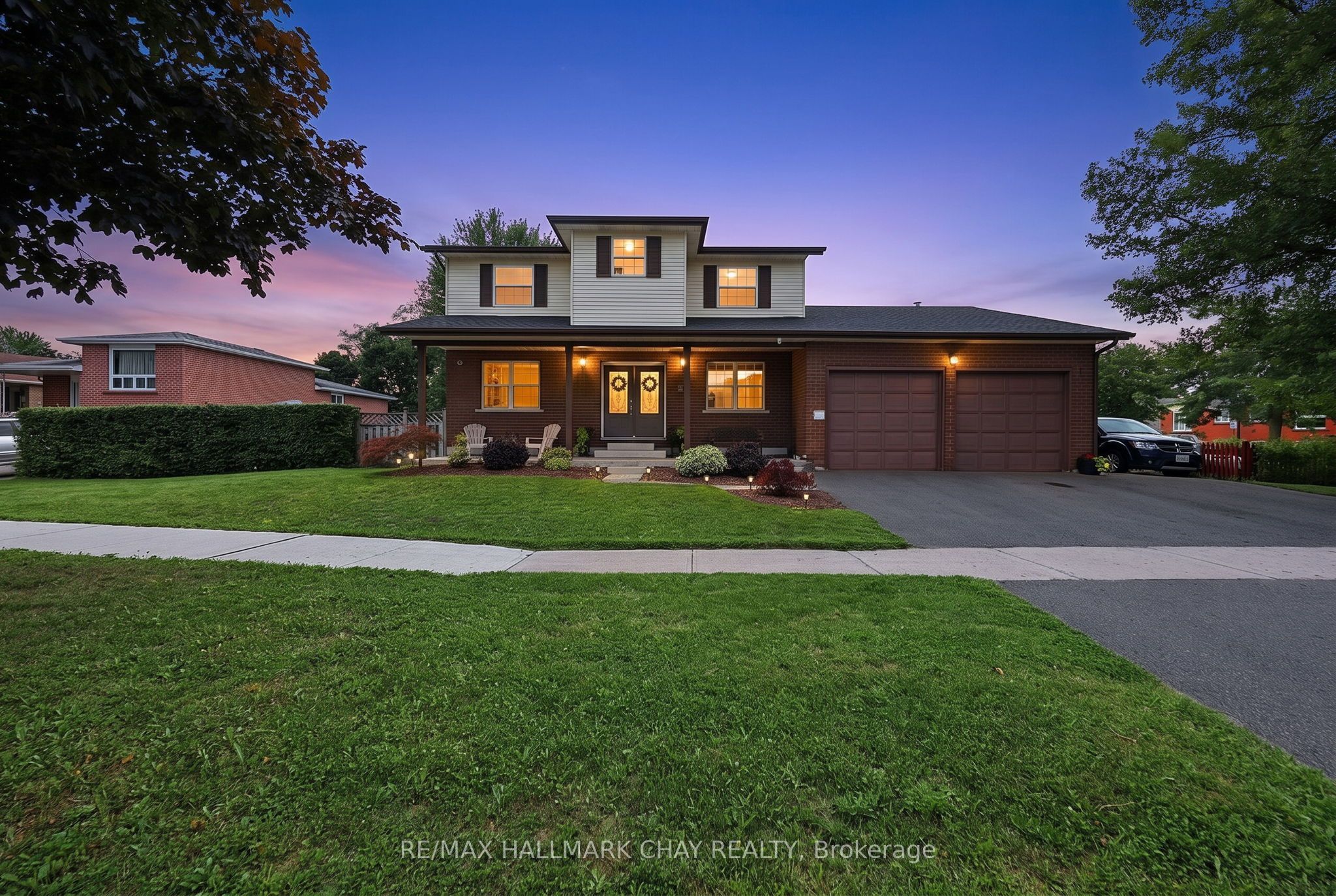 334 Parkwood Avenue, Bradford West Gwillimbury, ON L3Z 2E4
