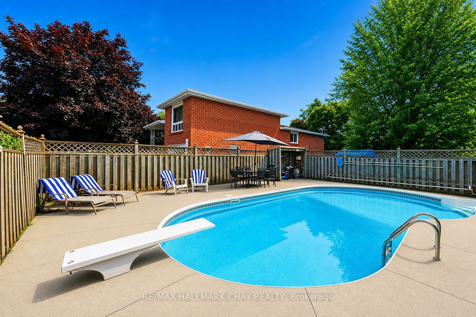 334 Parkwood Avenue, Bradford West Gwillimbury, ON L3Z 2E4 photo 2