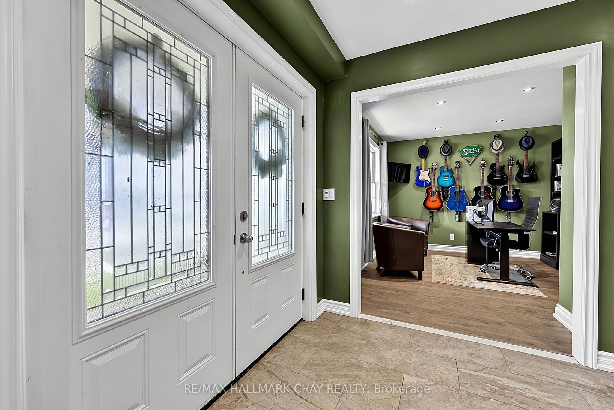 334 Parkwood Avenue, Bradford West Gwillimbury, ON L3Z 2E4 photo 3