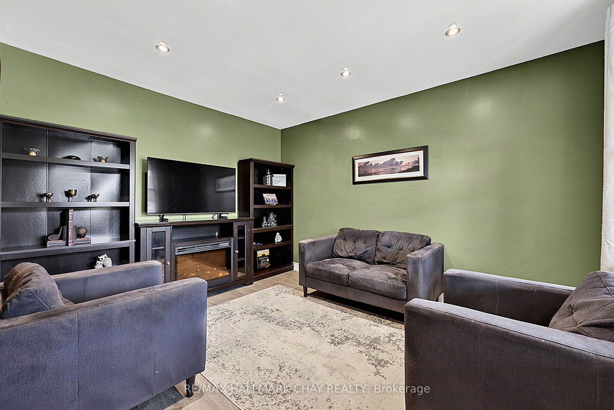 334 Parkwood Avenue, Bradford West Gwillimbury, ON L3Z 2E4 photo 5