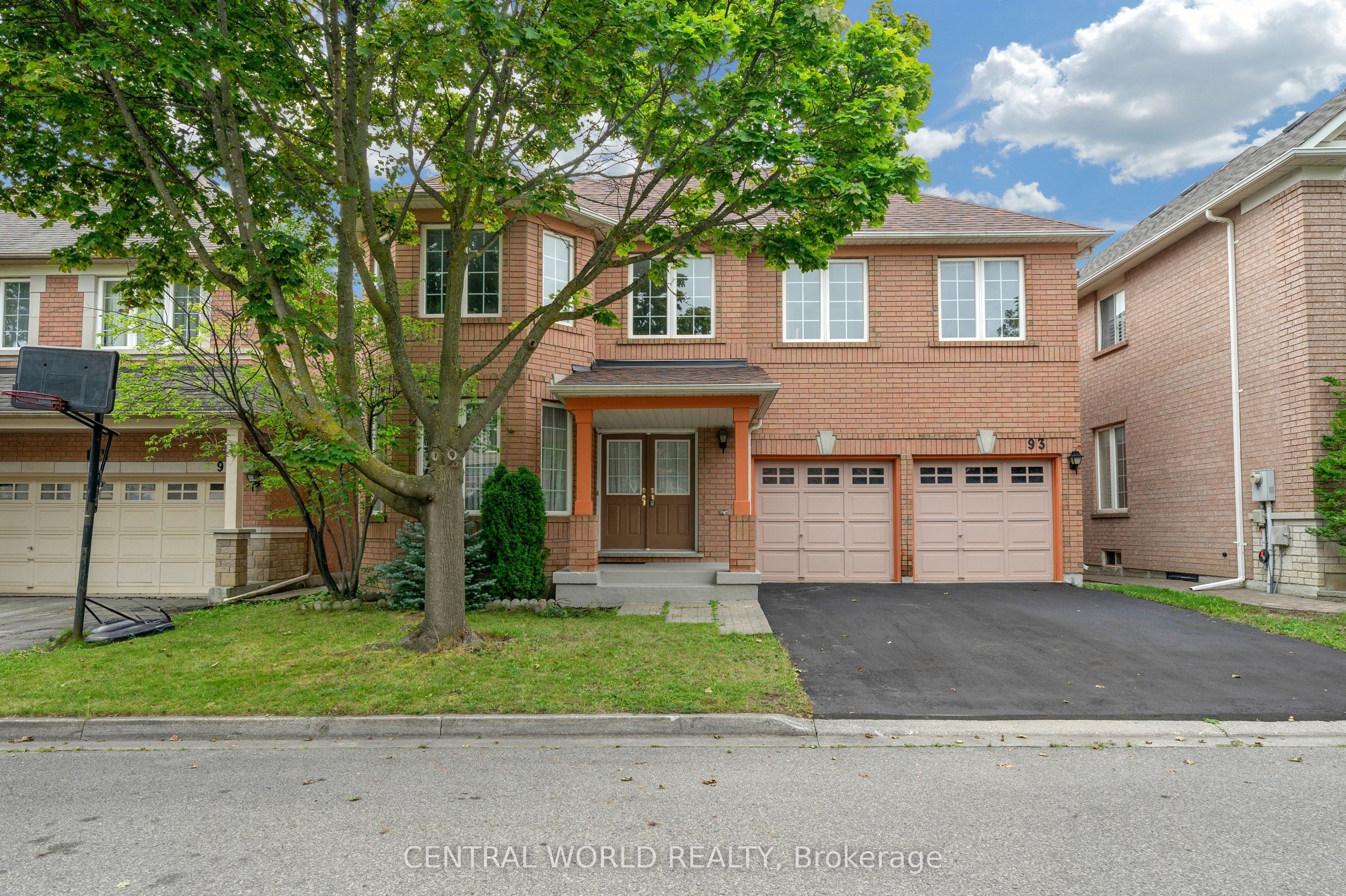 93 MAJESTIC Drive, Markham, ON L6C 2G9 photo 2