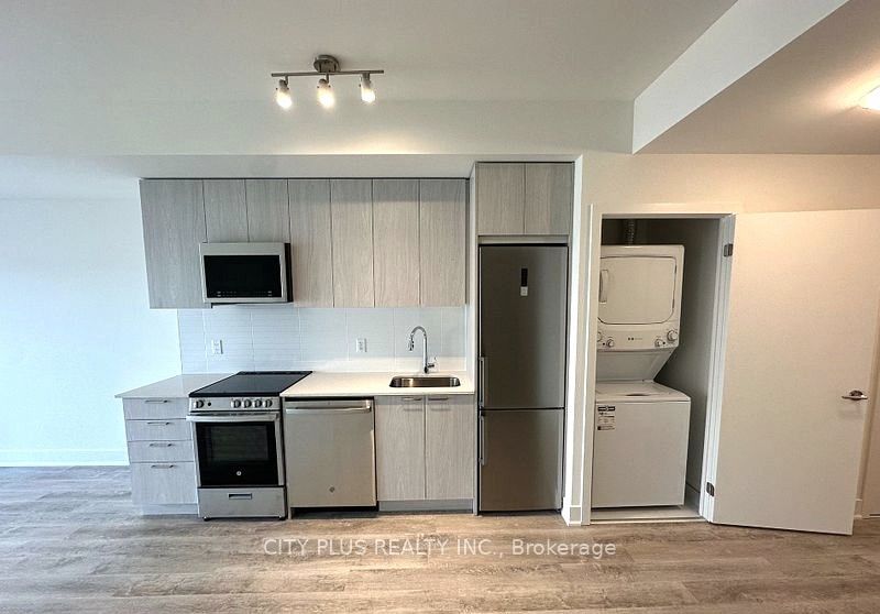 185 Deerfield Road 601, Newmarket, ON L3Y 0G7 photo 2