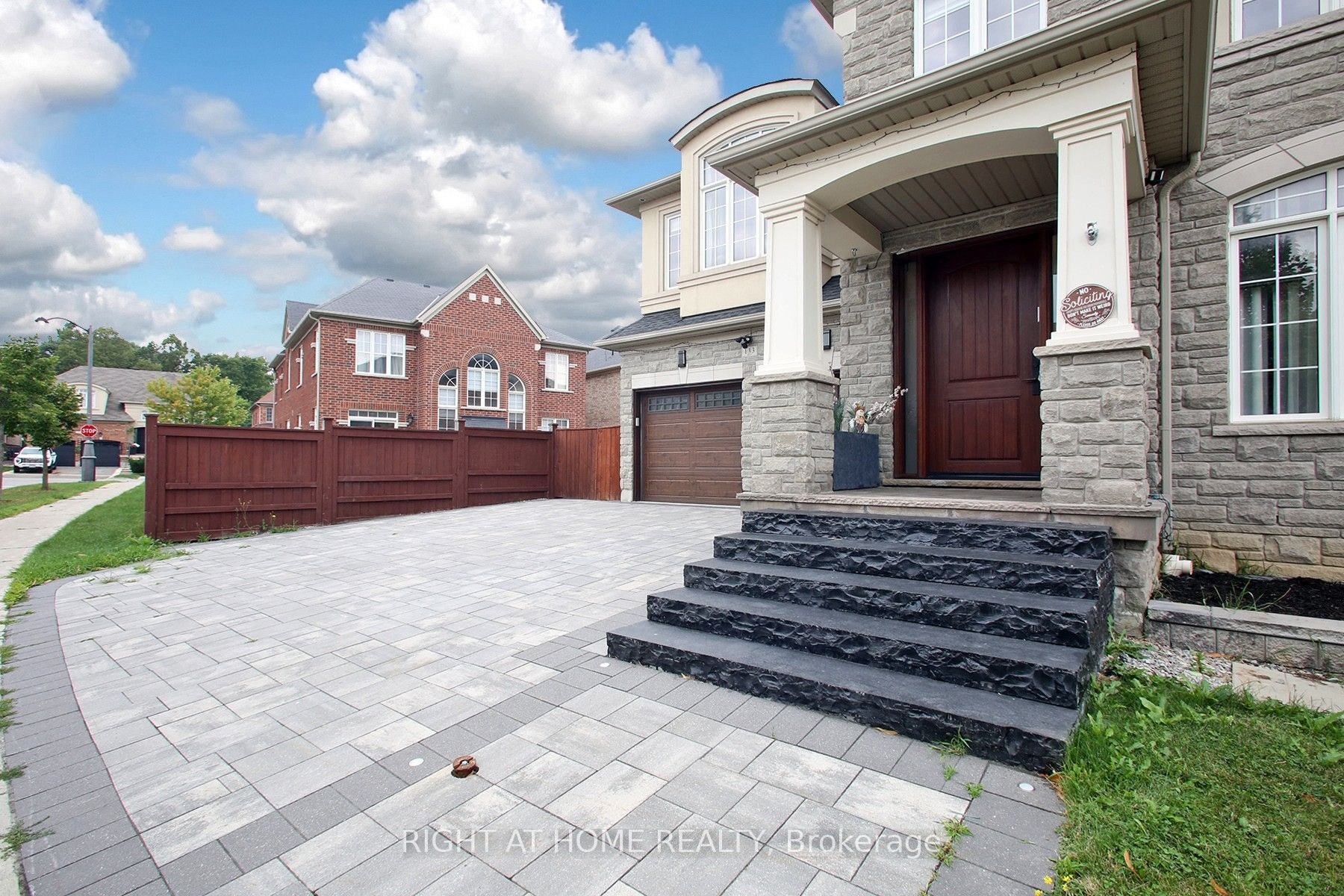 133 Woodville Drive, Vaughan, ON L6A 4K4 photo 3