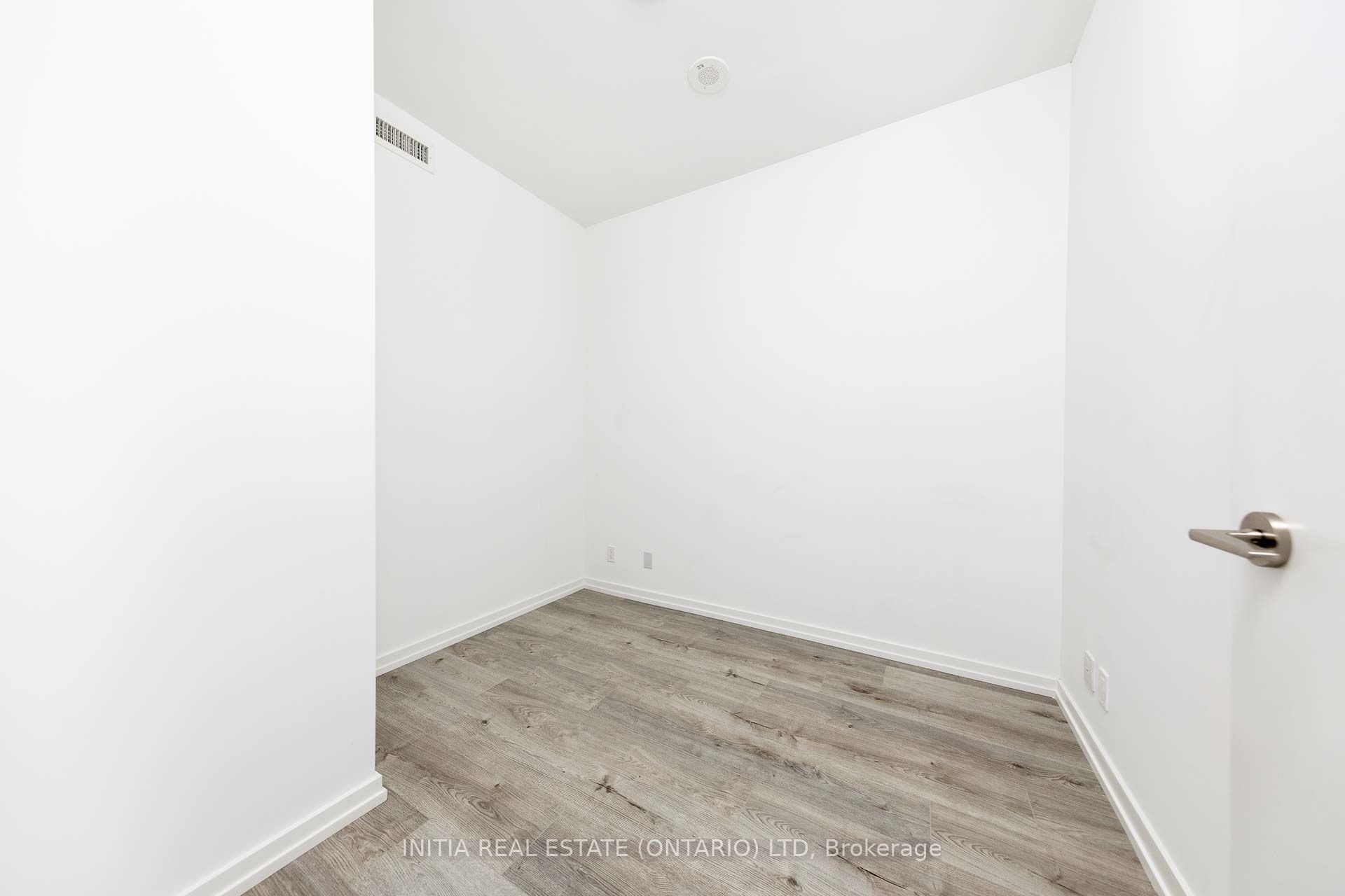 1000 Portage Parkway 3306, Vaughan, ON L4K 0L1 photo 5