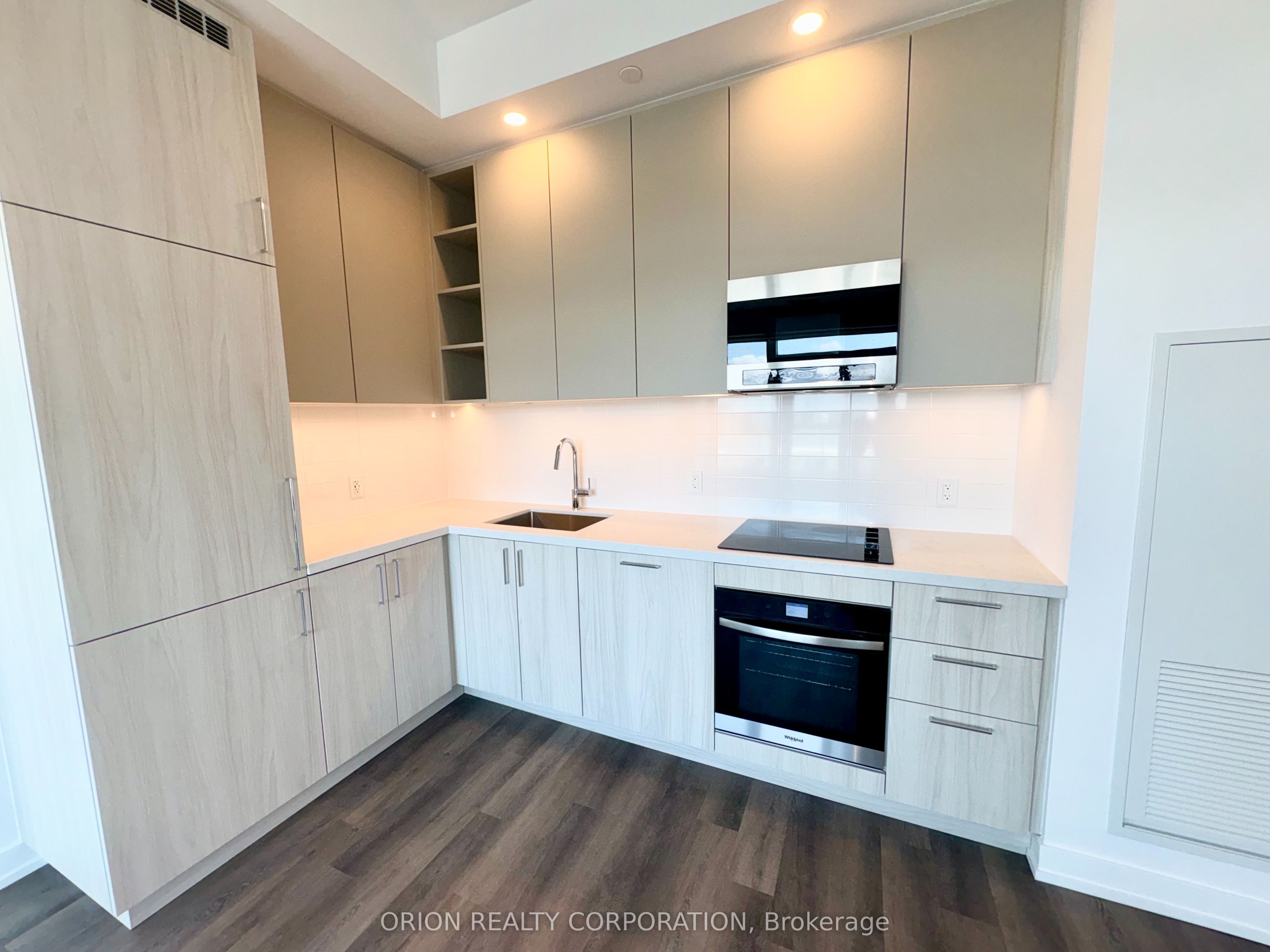 21 Meadowdale Road 302, Vaughan, ON L4K 0H6 photo 2