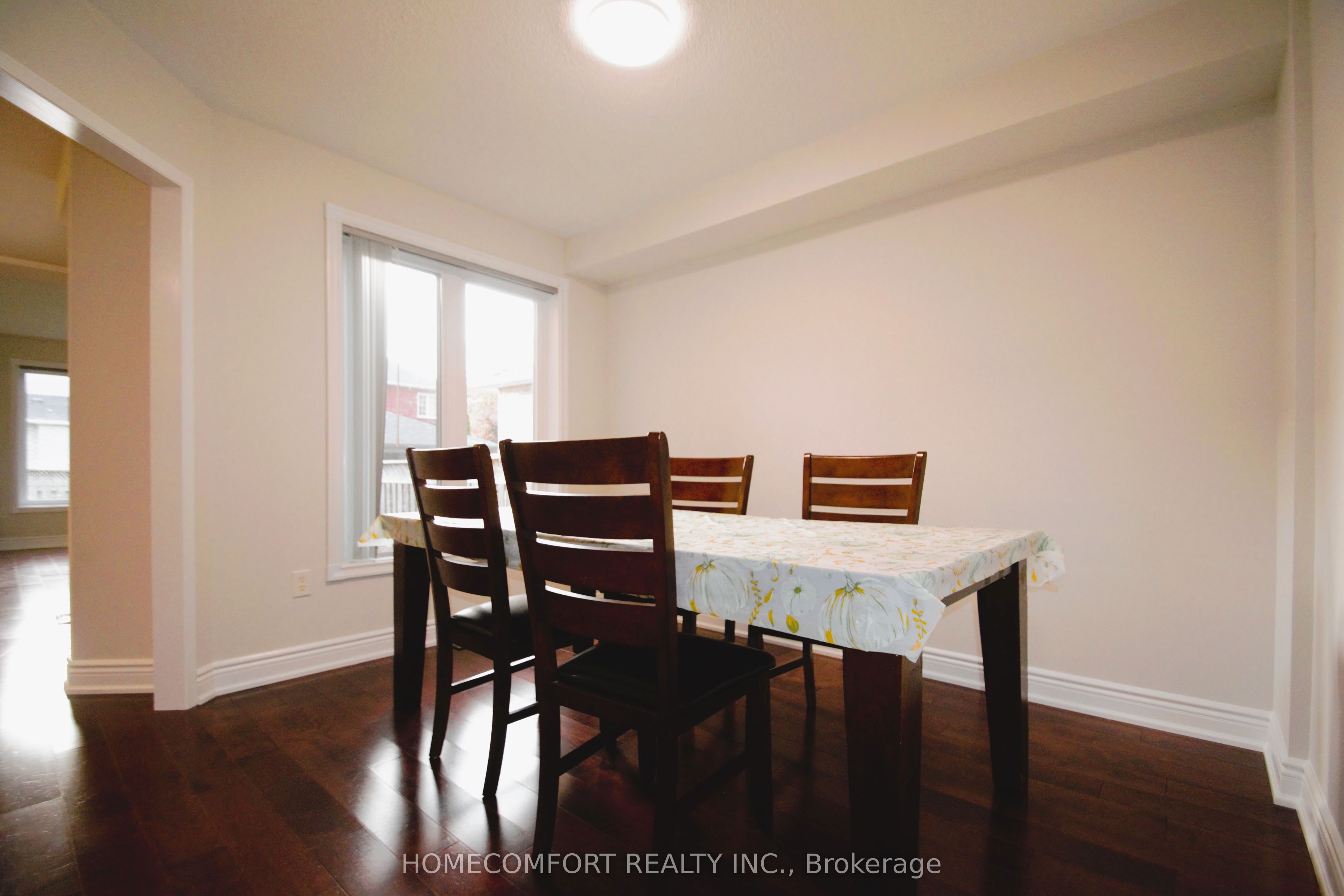 28 Deerwood Crescent, Richmond Hill, ON L4E 4B5 photo 3