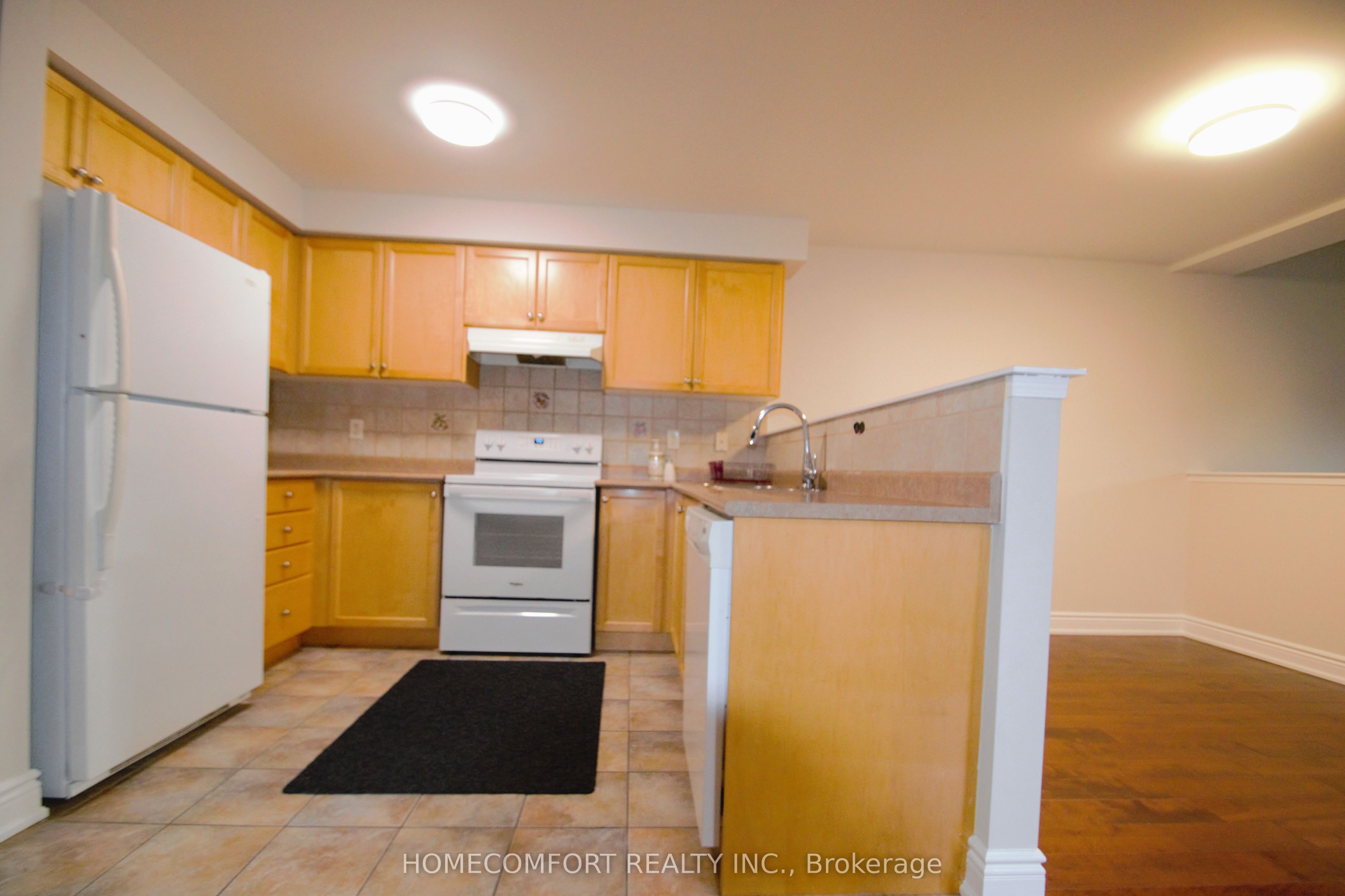 28 Deerwood Crescent, Richmond Hill, ON L4E 4B5 photo 5