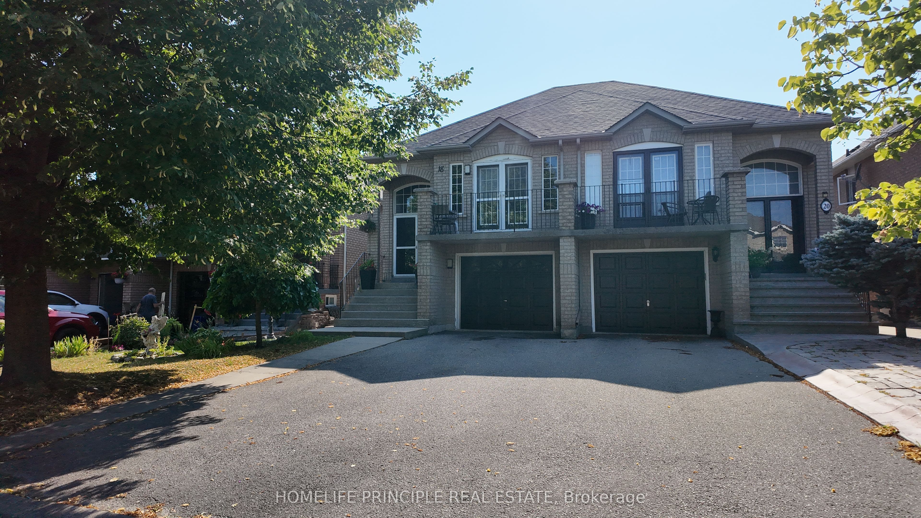 18 D'Amato Crescent E, Vaughan, ON L6A 3E6 photo 2