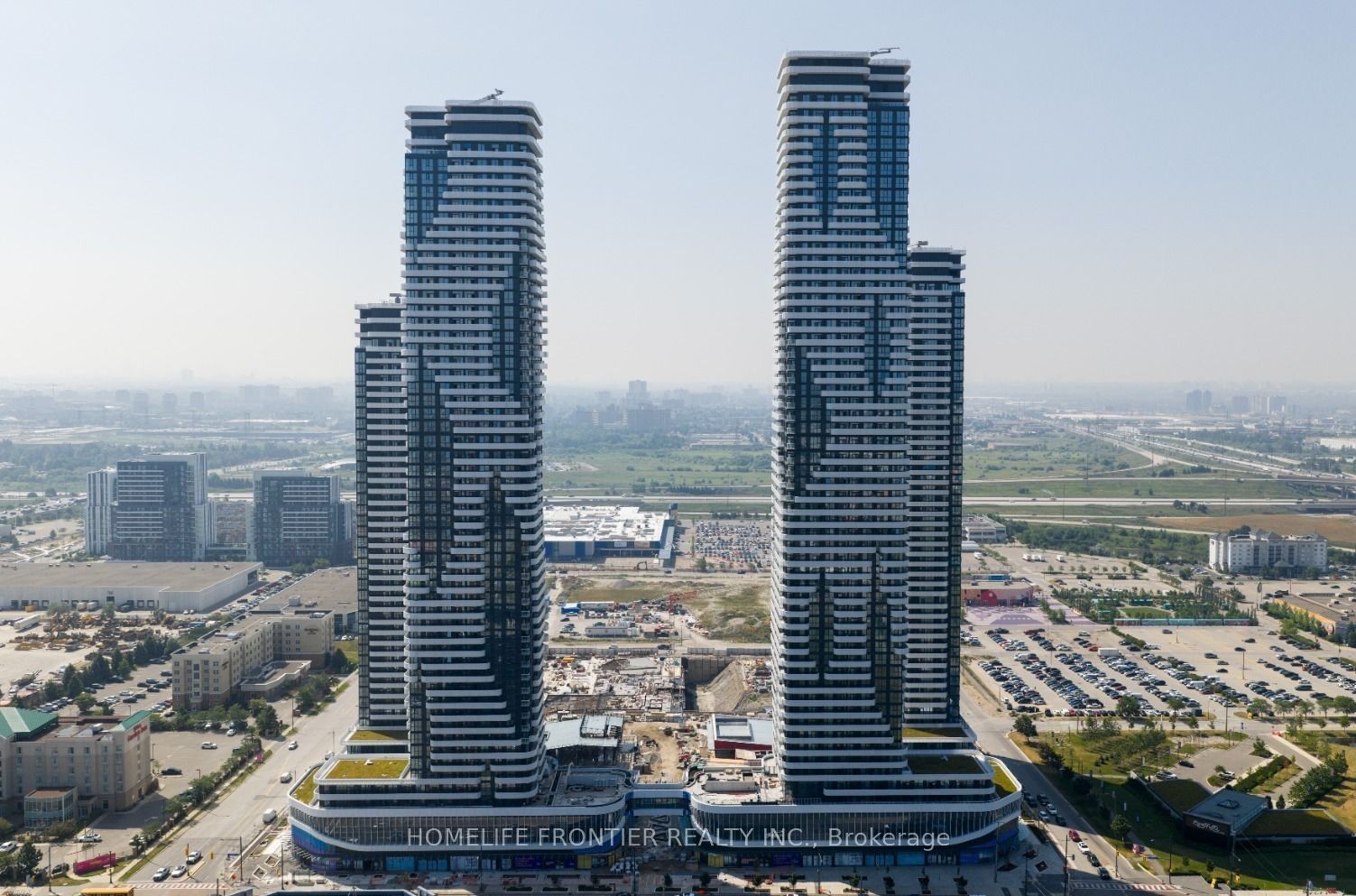 8 Interchange Way 902, Vaughan, ON L4K 5Z7
