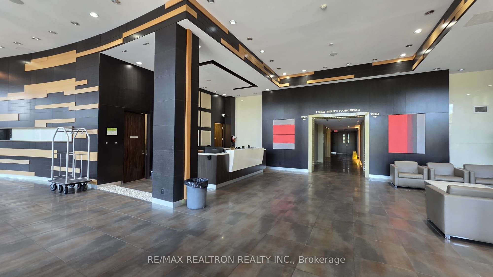 273 South Park Road 501, Markham, ON L3T 0B5 photo 2