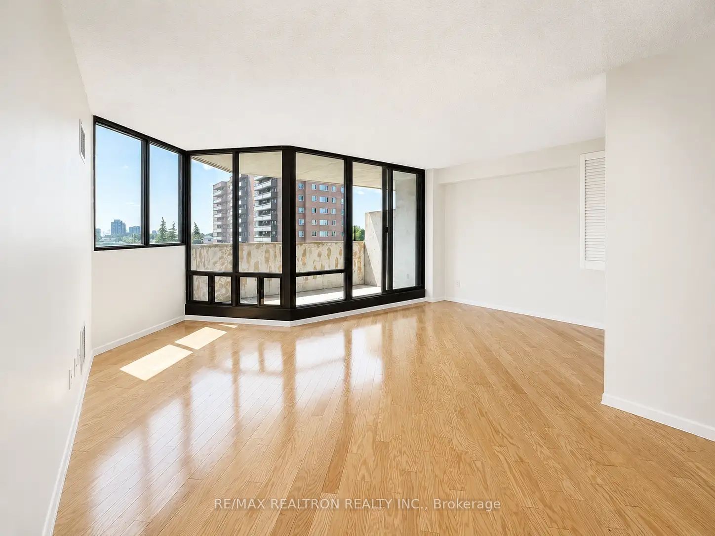 40 Baif Boulevard S 506, Richmond Hill, ON L4C 5M9 photo 5