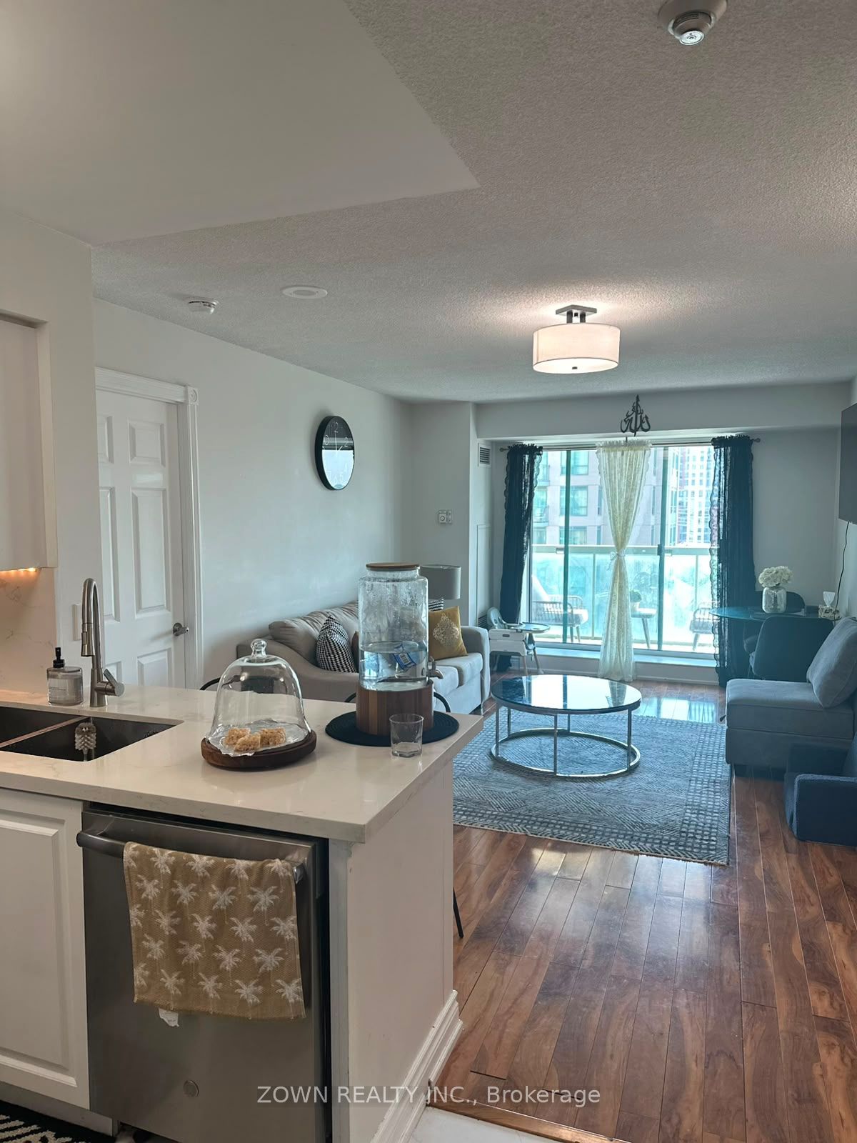 3 Ellesmere Street 611, Richmond Hill, ON L4B 4N2 photo 3