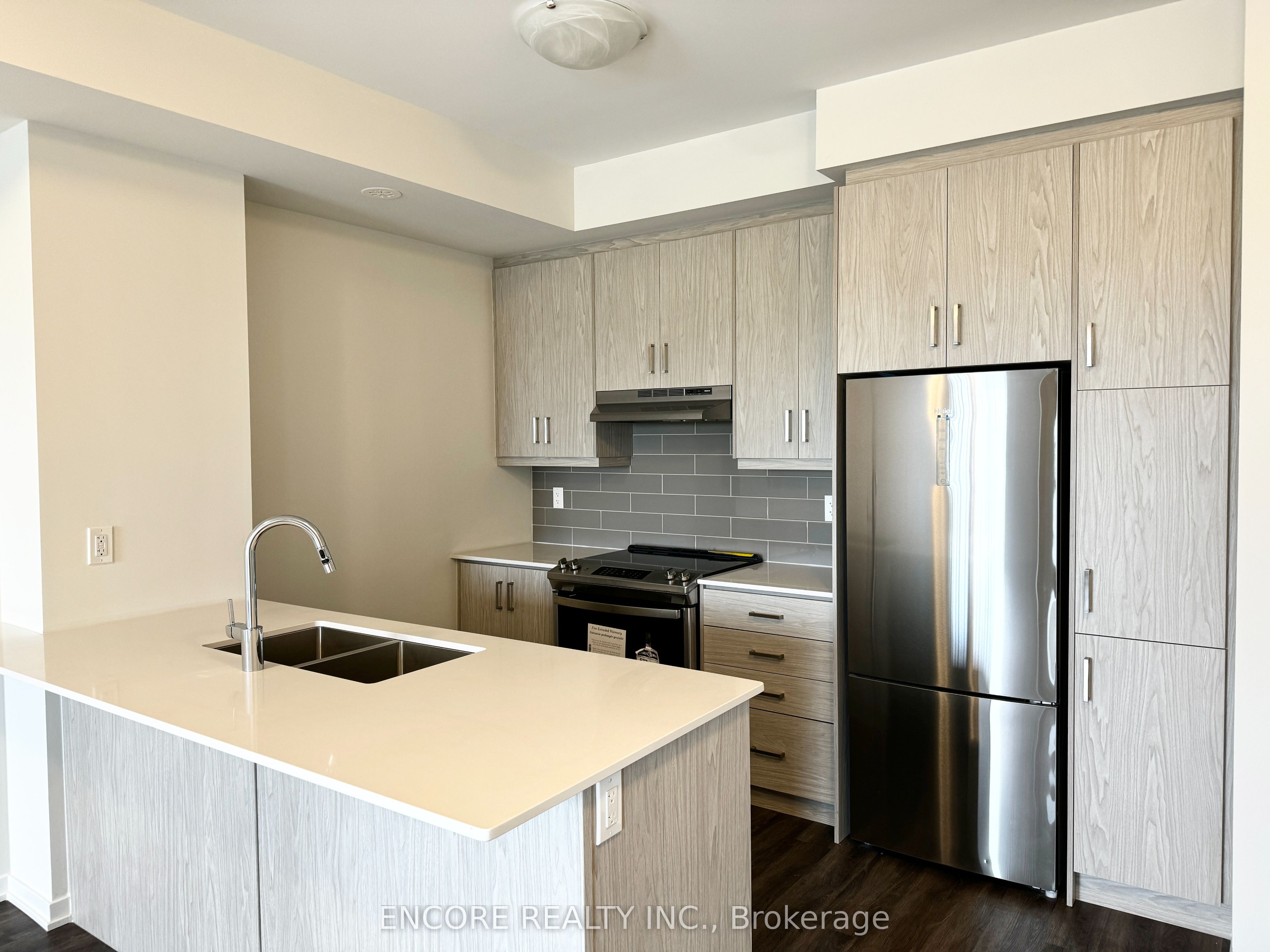 140 Honeycrisp Crescent 286, Vaughan, ON L4K 0N7 photo 2