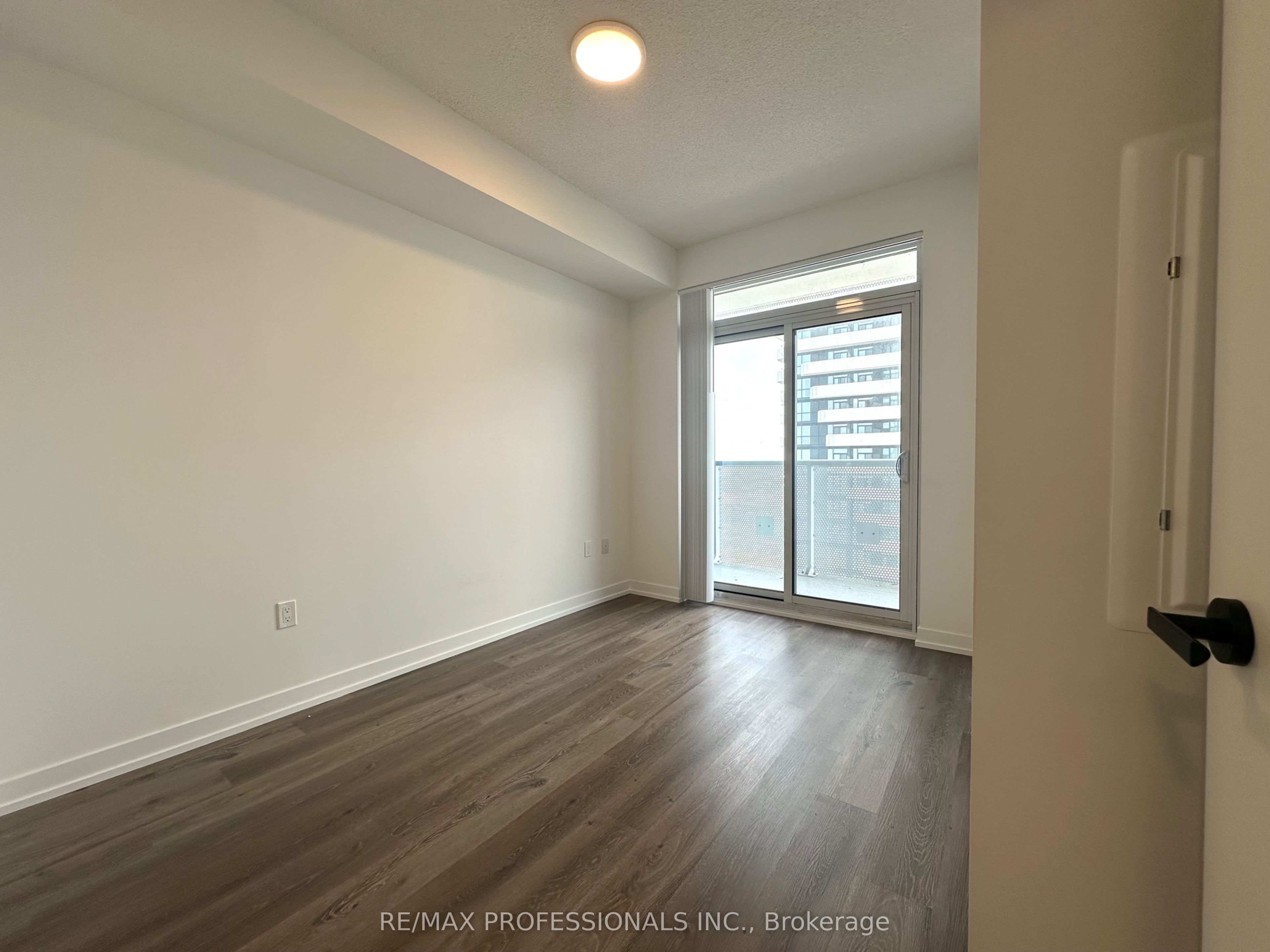 225 Commerce Street 4902, Vaughan, ON L4K 0R1 photo 2