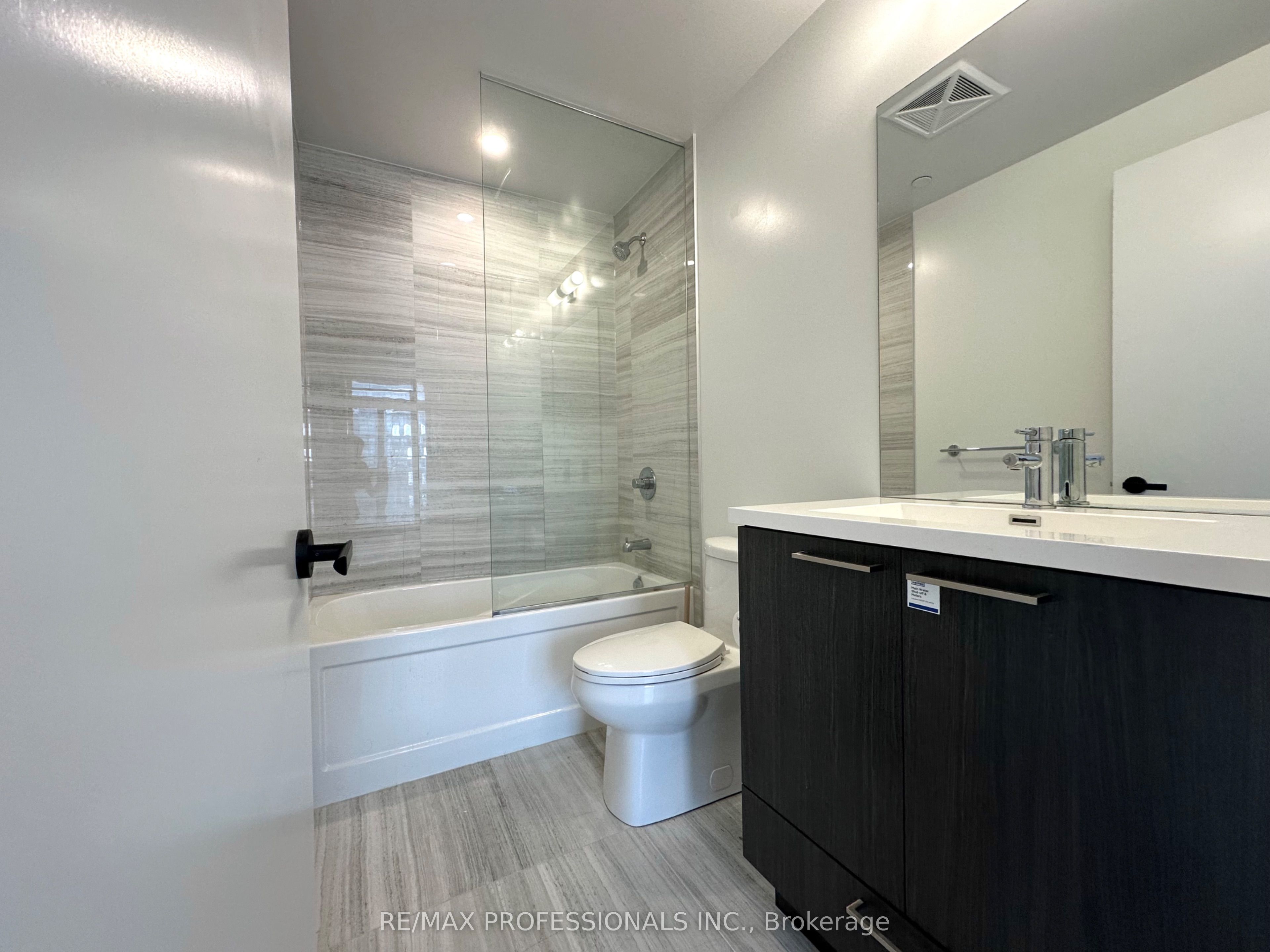 225 Commerce Street 4902, Vaughan, ON L4K 0R1 photo 3