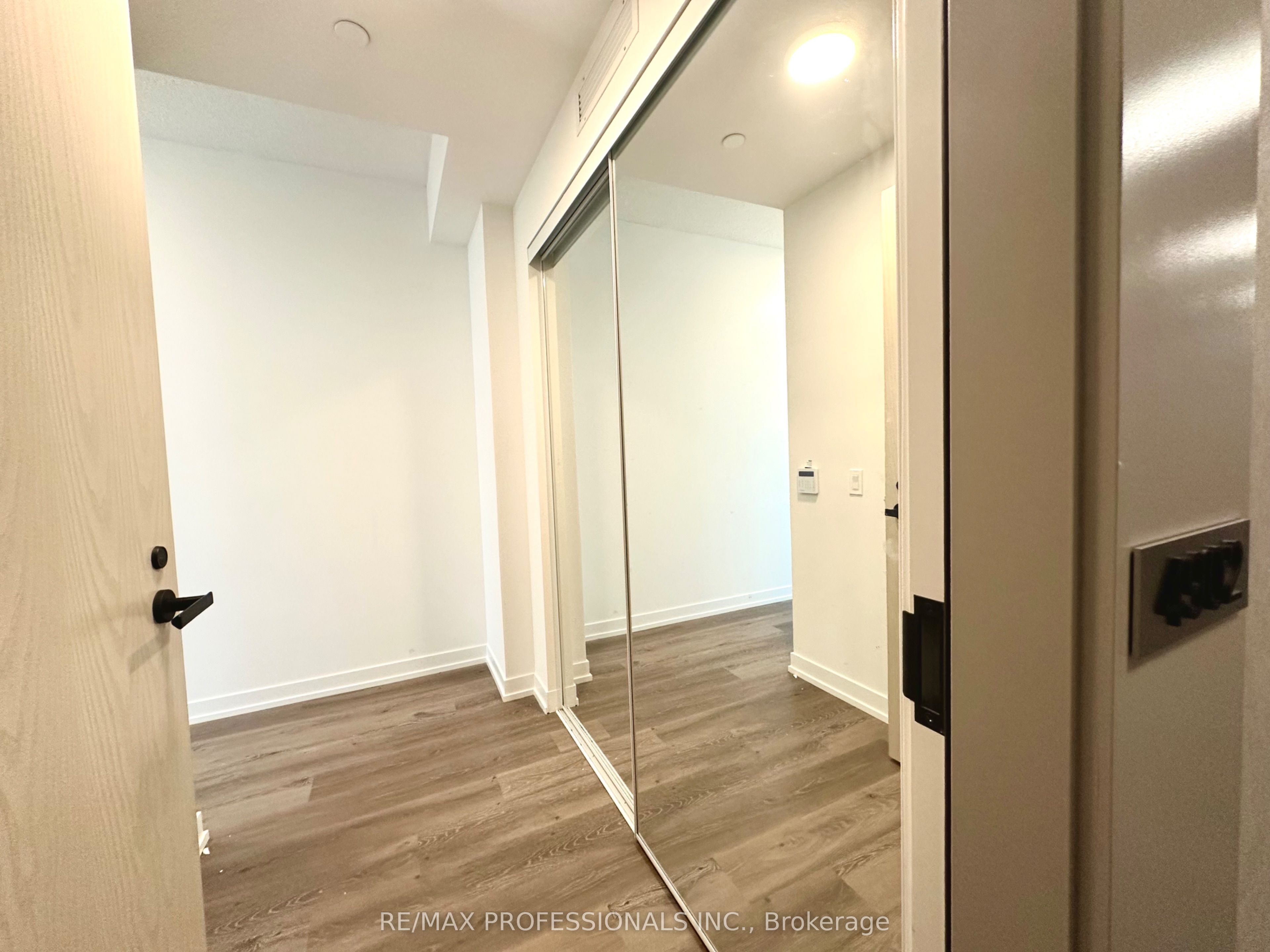 225 Commerce Street 4902, Vaughan, ON L4K 0R1 photo 4