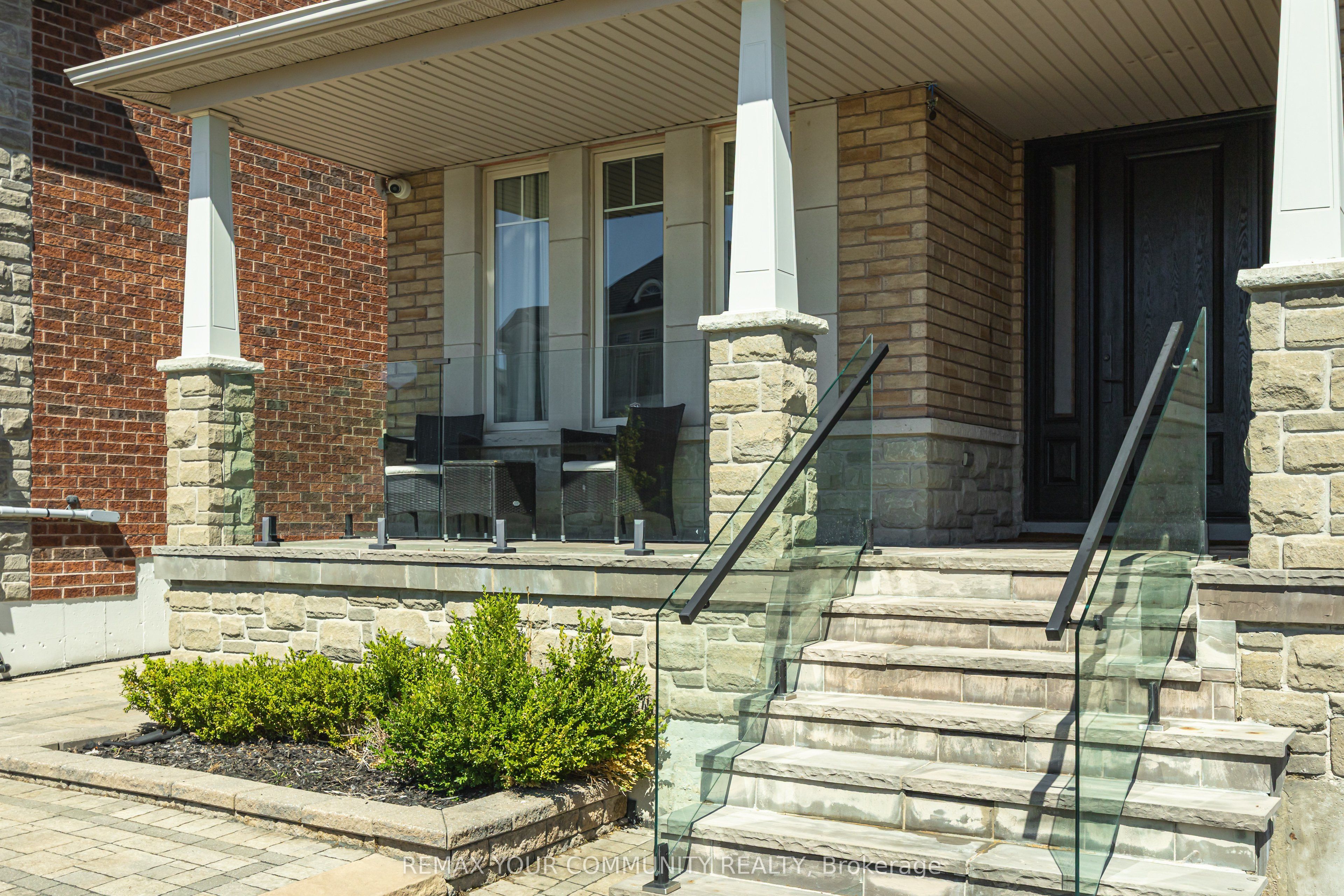 47 Vandervoort Drive, Richmond Hill, ON L4E 0C7 photo 2