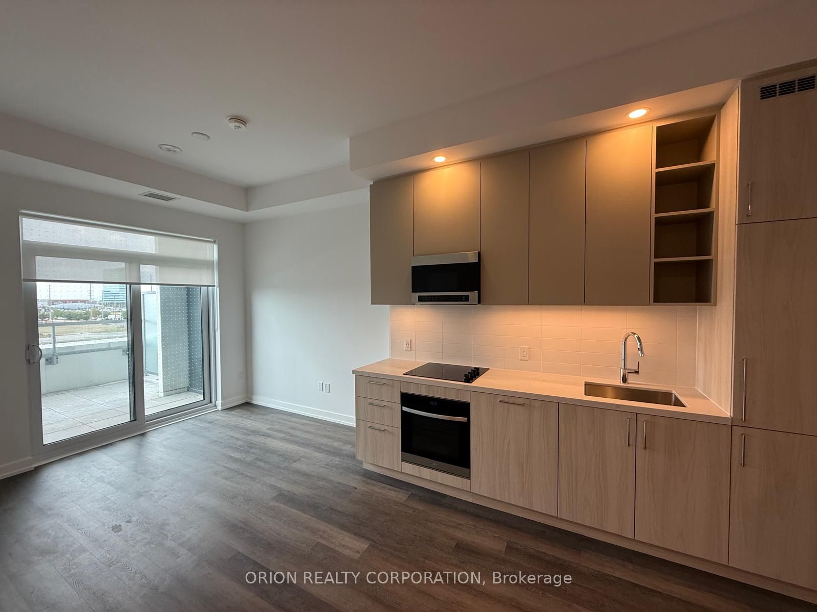 21 Meadowdale Road 305, Vaughan, ON L4K 0H6 photo 2