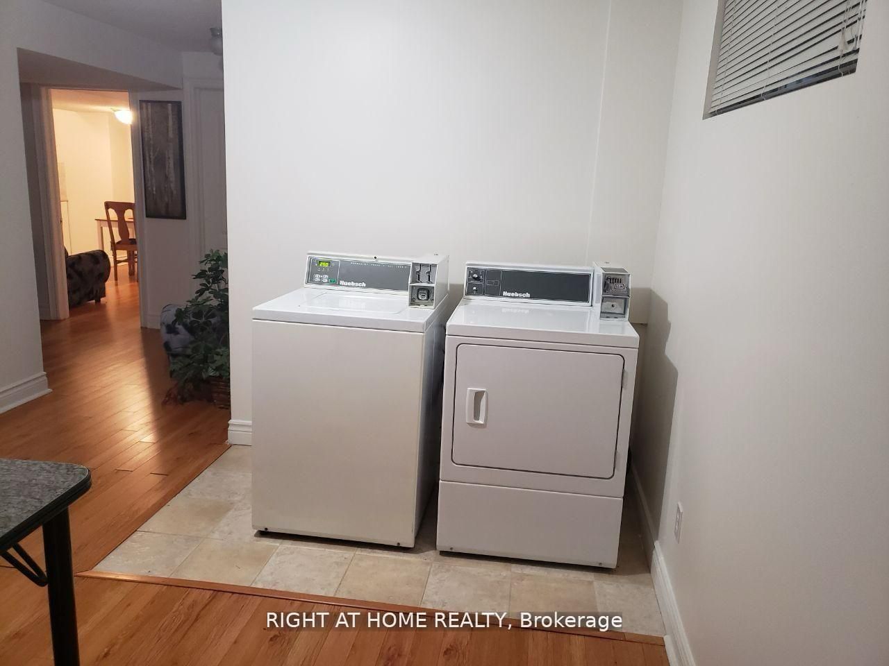 10 Fisico Court, Richmond Hill, ON L4B 3Z2 photo 2