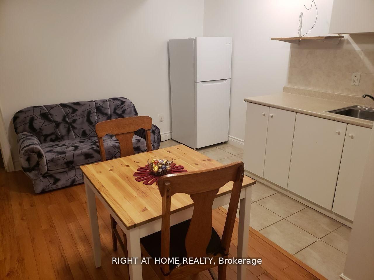10 Fisico Court, Richmond Hill, ON L4B 3Z2 photo 4
