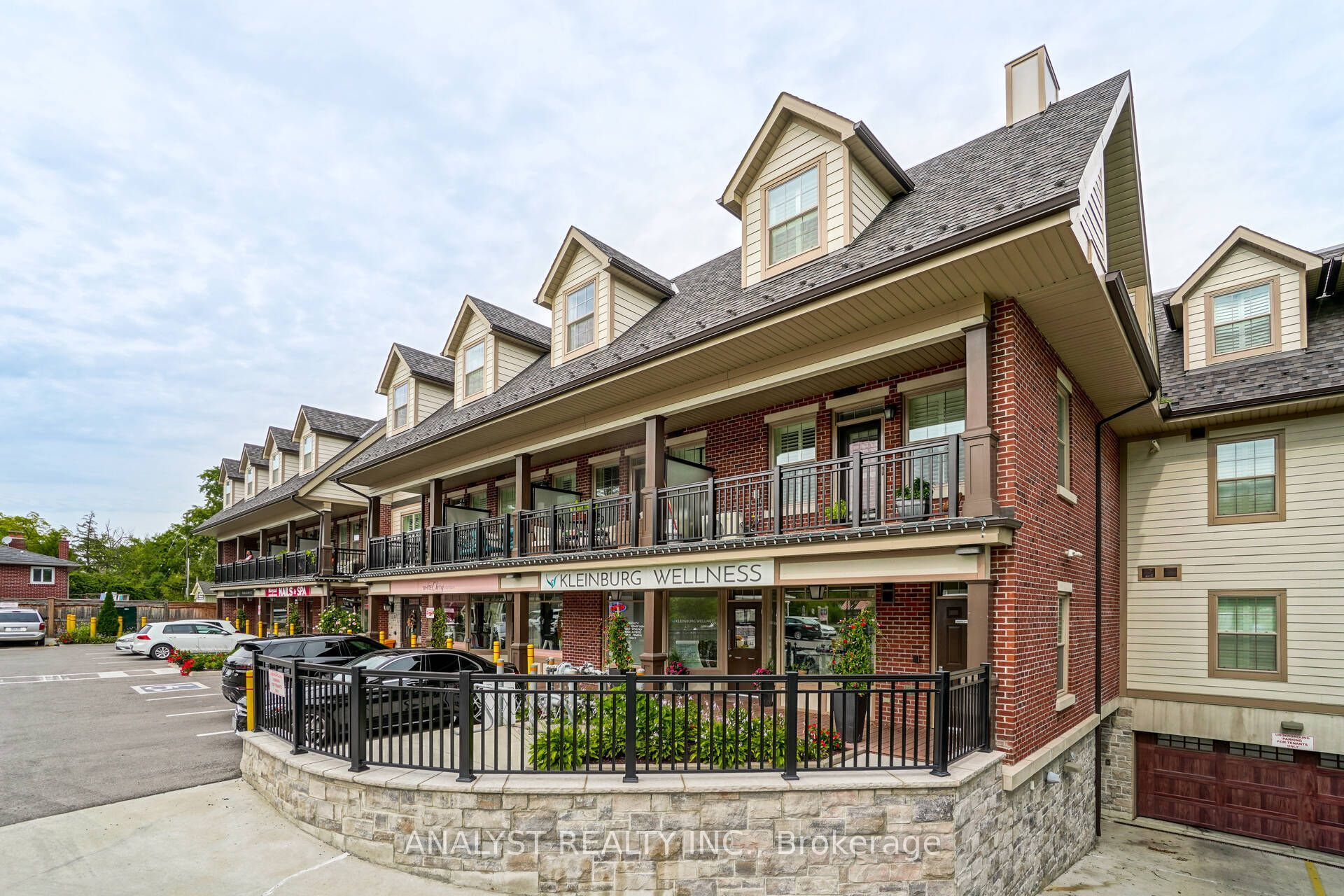 10425 Islington Avenue 218, Vaughan, ON L0J 1C0