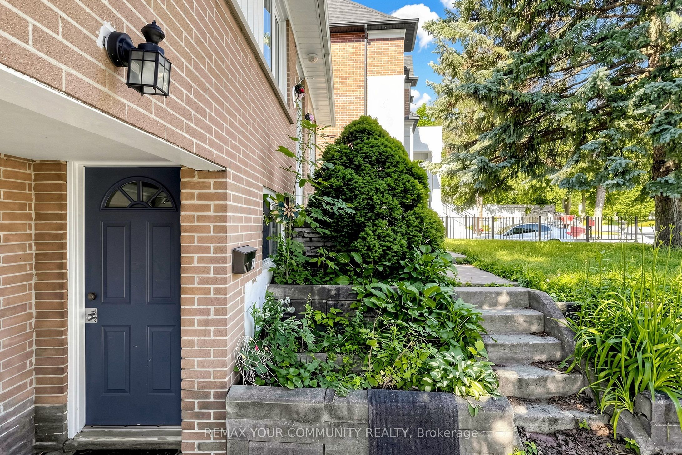 106 Levendale Road Lower, Richmond Hill, ON L4C 4H2 photo 4