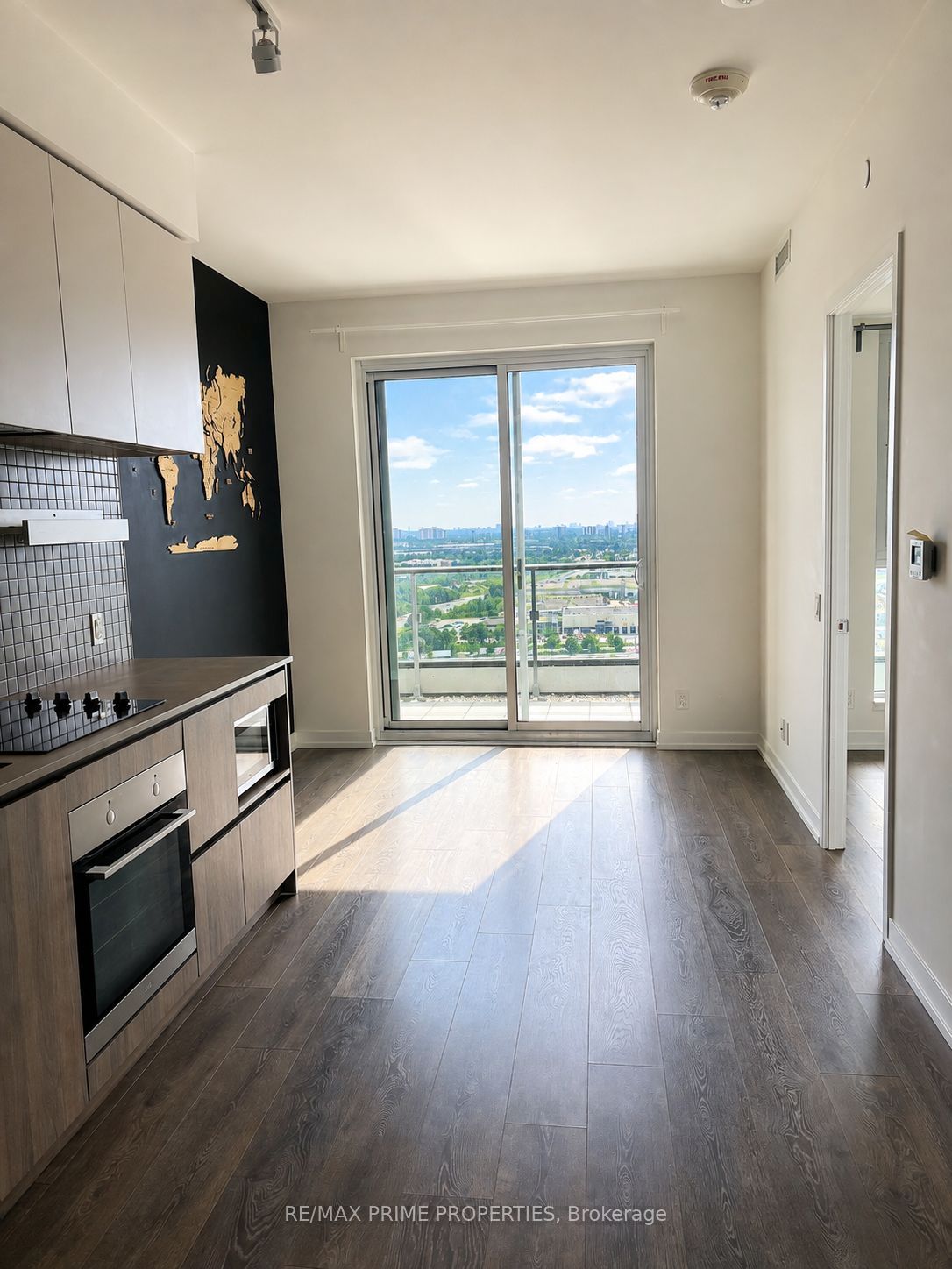 950 Portage Parkway 2307, Vaughan, ON L4K 0J7 photo 2