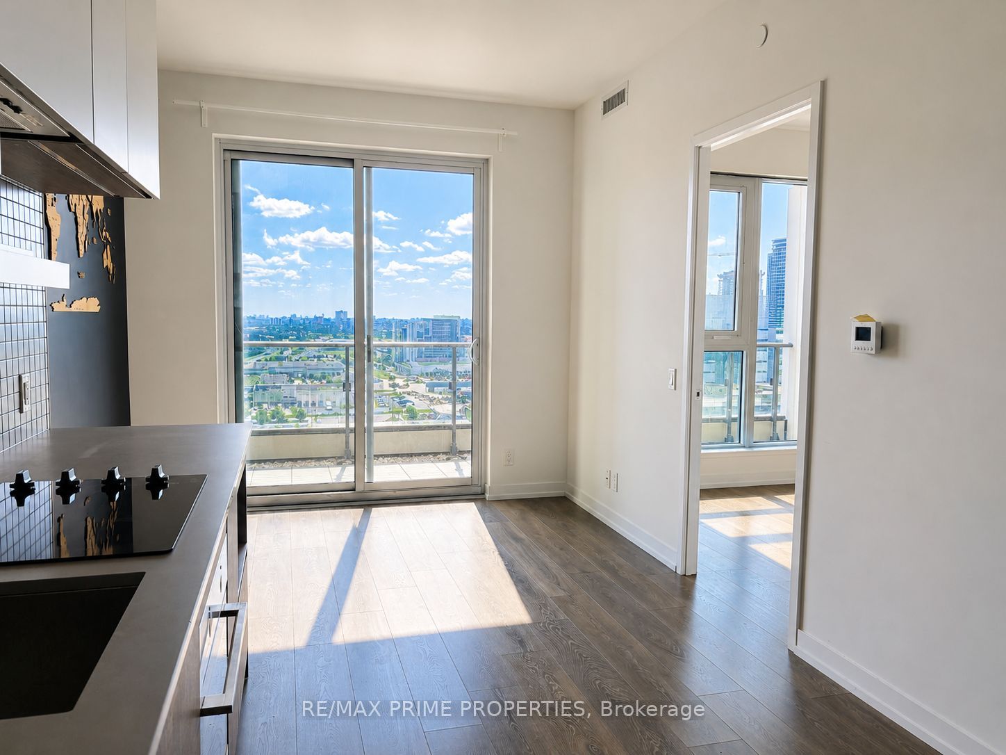 950 Portage Parkway 2307, Vaughan, ON L4K 0J7 photo 4