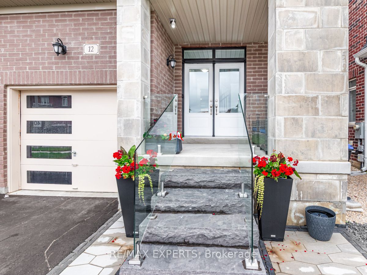 12 Ferragine Crescent, Bradford West Gwillimbury, ON L3Z 2A6 photo 3