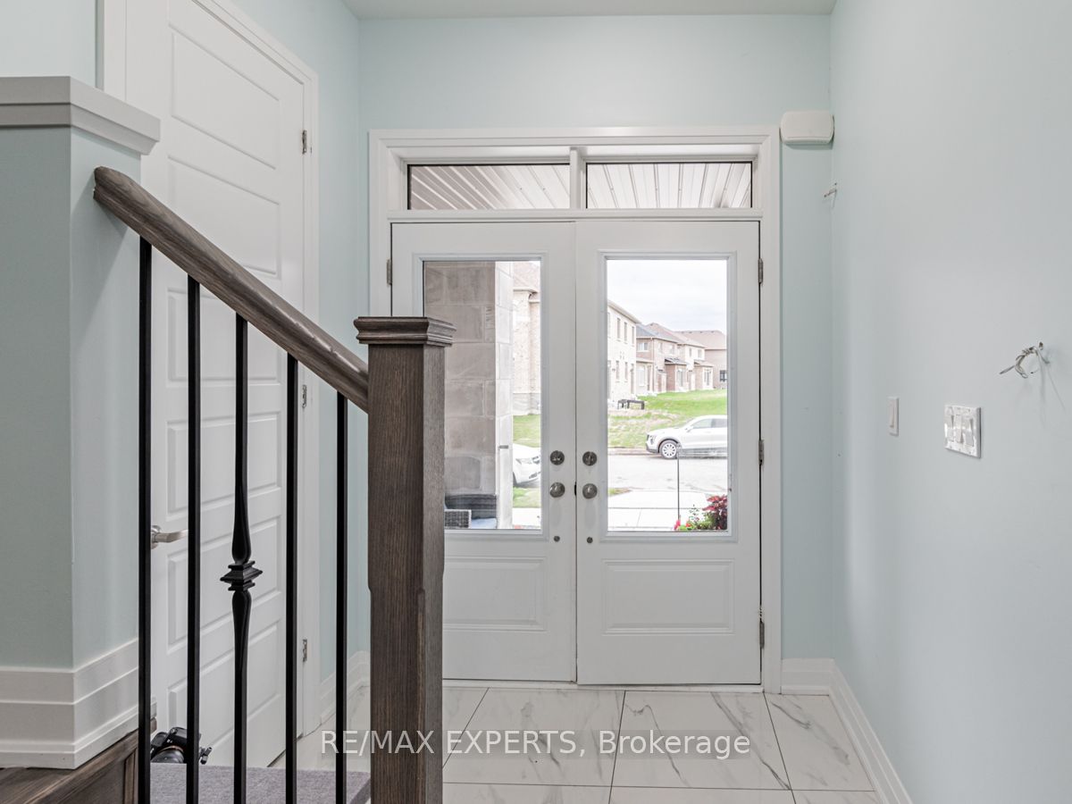 12 Ferragine Crescent, Bradford West Gwillimbury, ON L3Z 2A6 photo 4