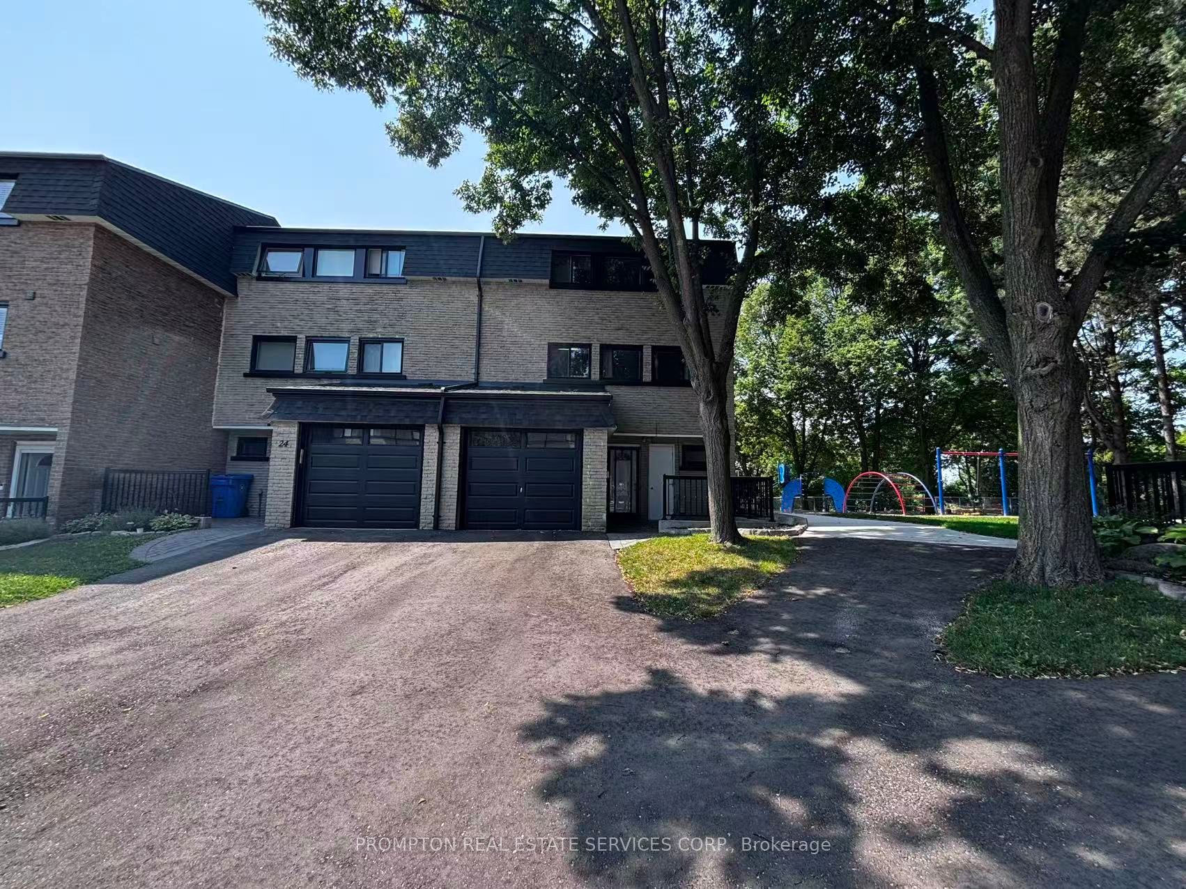 22 Poplar Crescent, Aurora, ON L4G 3L3