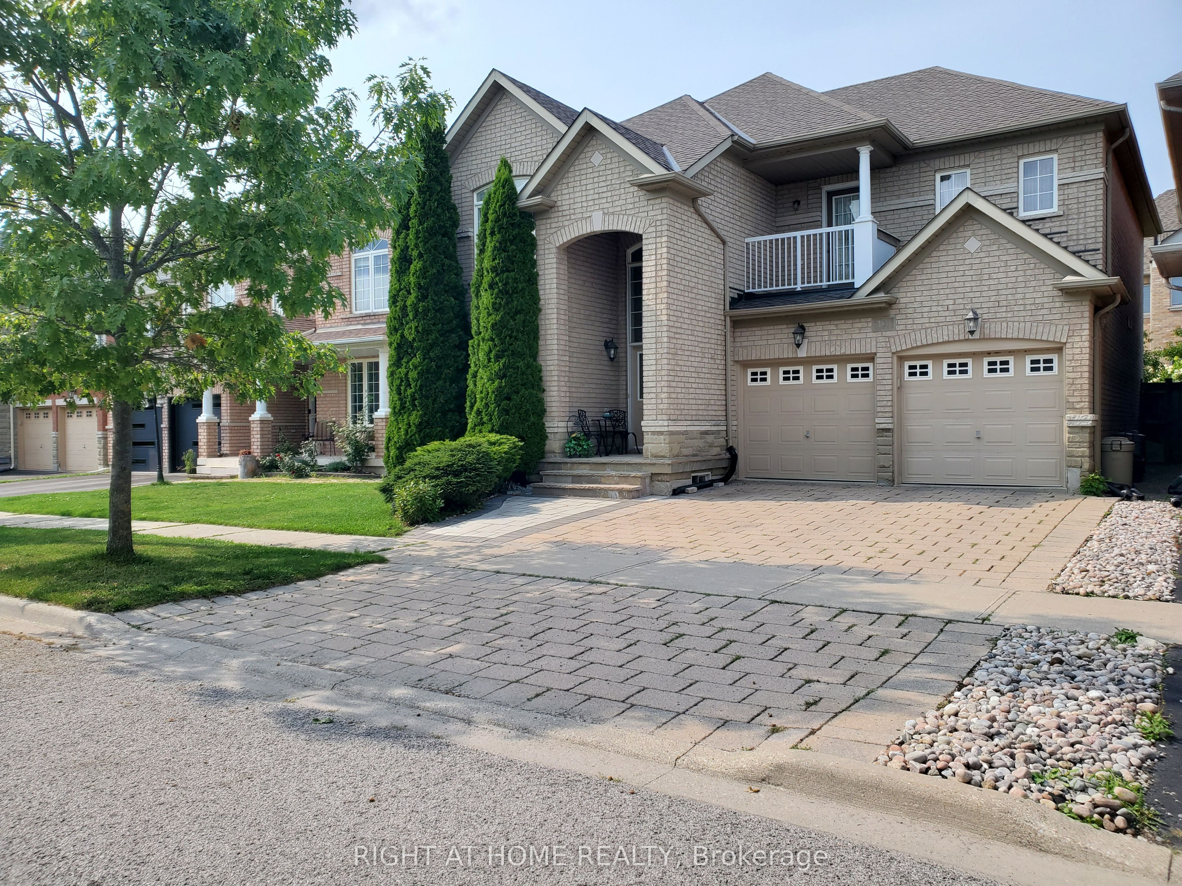 101 Townwood Drive, Richmond Hill, ON L4E 4T2 photo 2