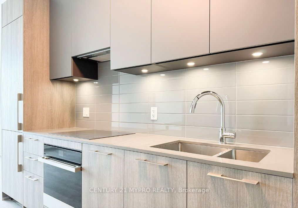 18 Water Walk Drive 2501, Markham, ON L3R 6L5 photo 5