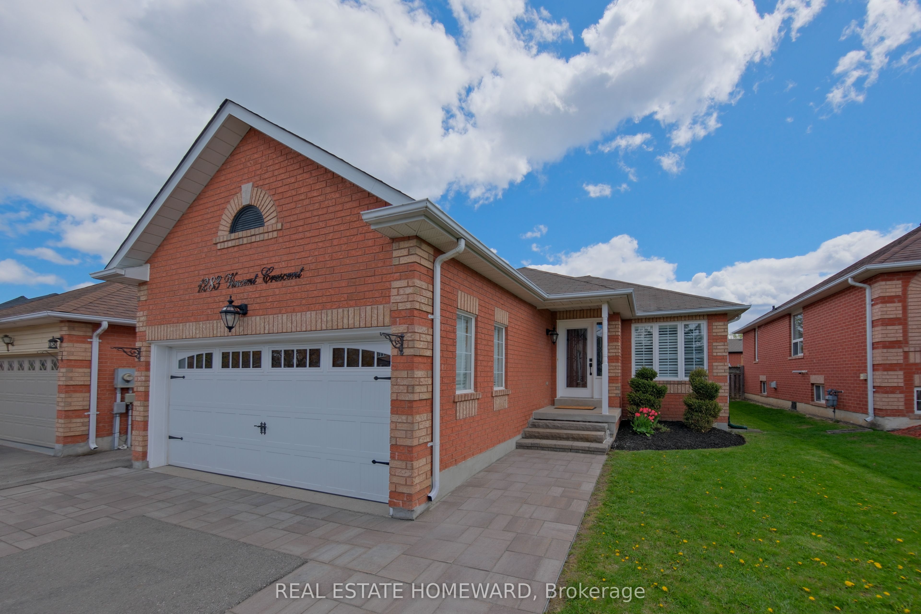 1283 Vincent Crescent, Innisfil, ON L9S 1Z6 photo 2