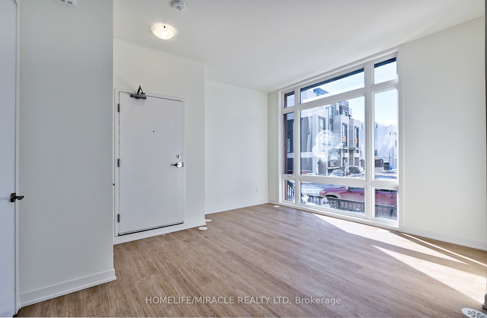 14 David Eyer Road 1017, Richmond Hill, ON L4S 0N5 photo 4