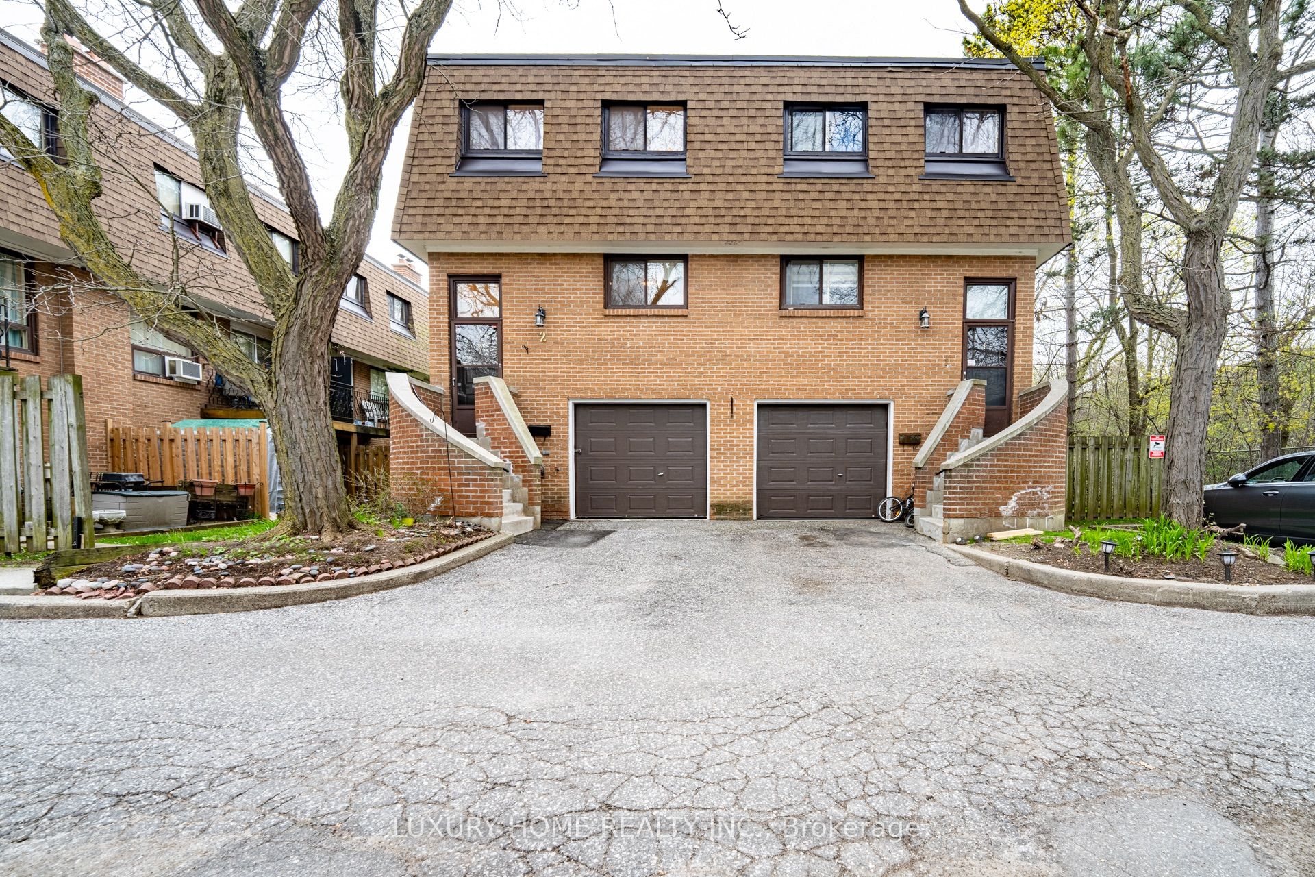 100 Henderson Avenue 2, Markham, ON L3T 2K8