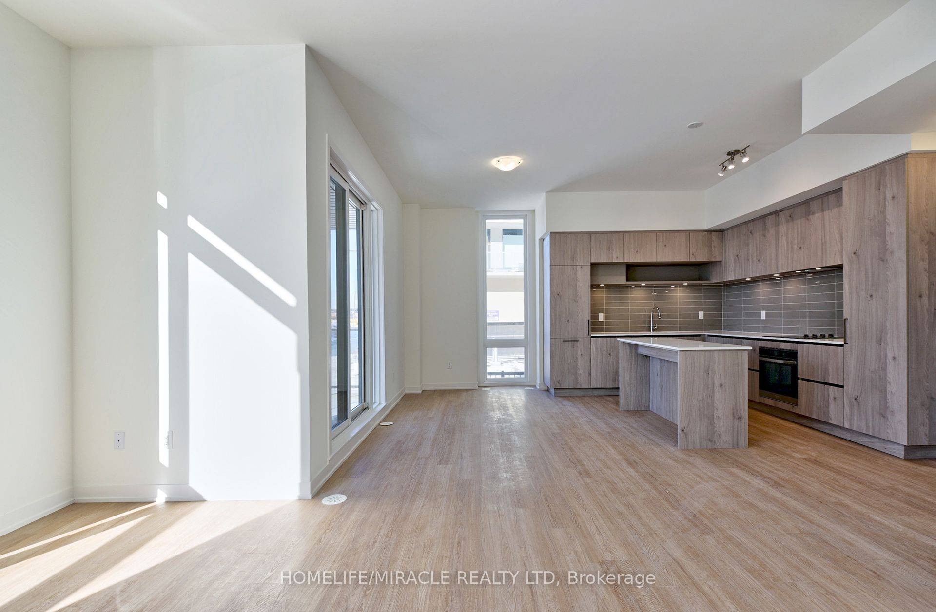 14 David Eyer Road 1017, Richmond Hill, ON L4S 0N5 photo 3