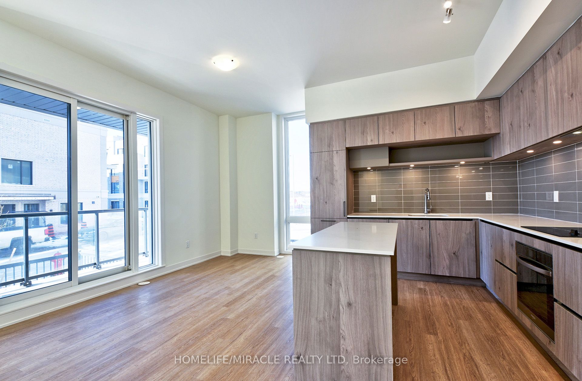 14 David Eyer Road 1017, Richmond Hill, ON L4S 0N5 photo 5